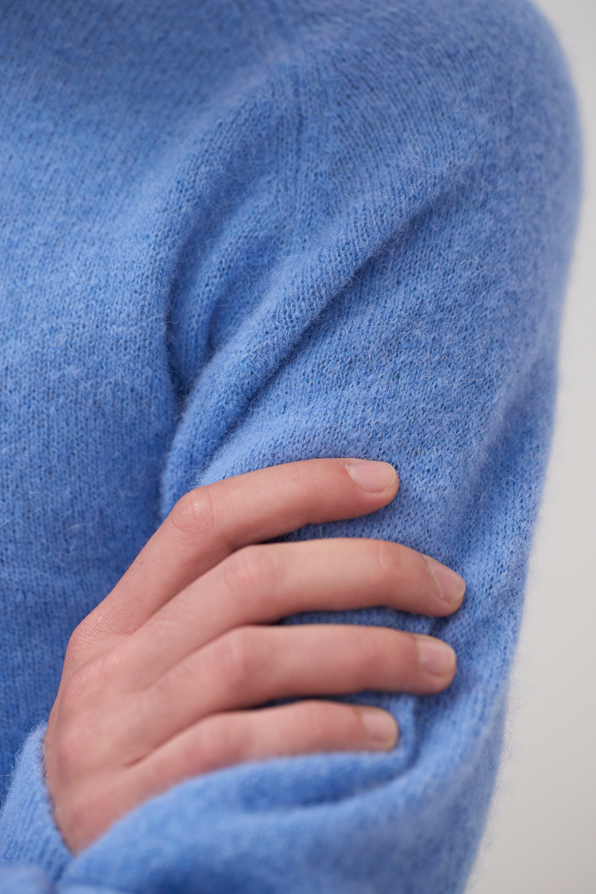 Pull bébé alpaga Nordrevik - Un pull raglan à la coupe classique tricoté dans un mélange d'alpaga super fin, aéré et léger - Un pull raglan à la coupe classique…