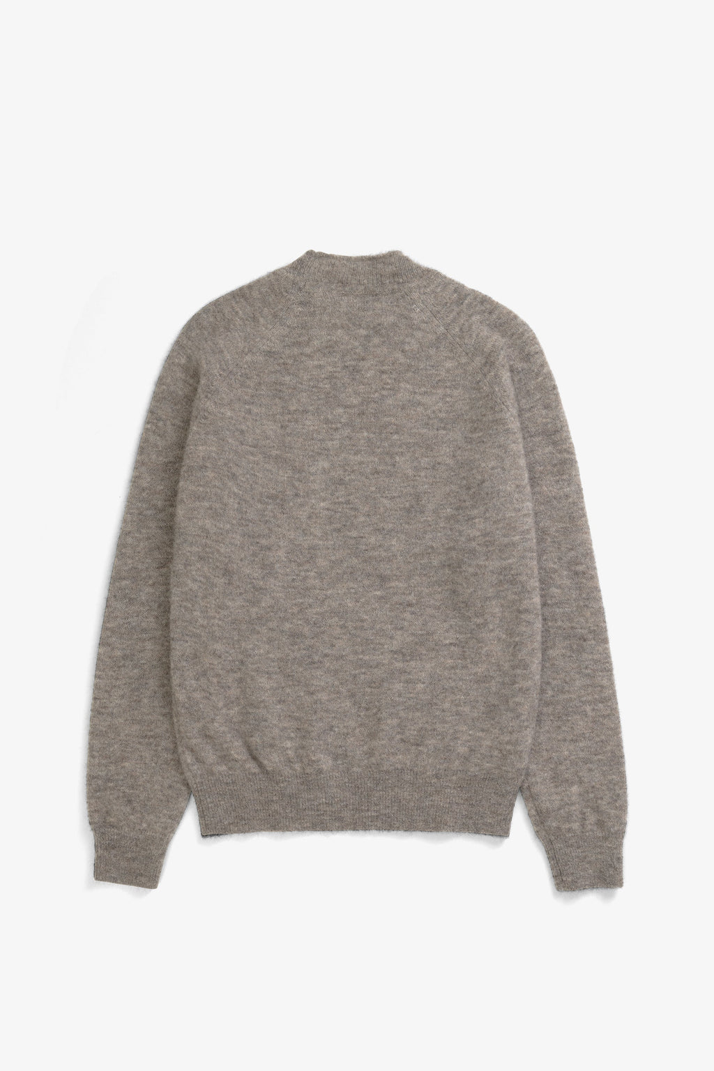 Nordrevik Baby Alpaca Sweater - Un pull raglan de coupe droite tricoté dans un mélange d'alpaga super fin, aérien et léger - Le style est construit avec…