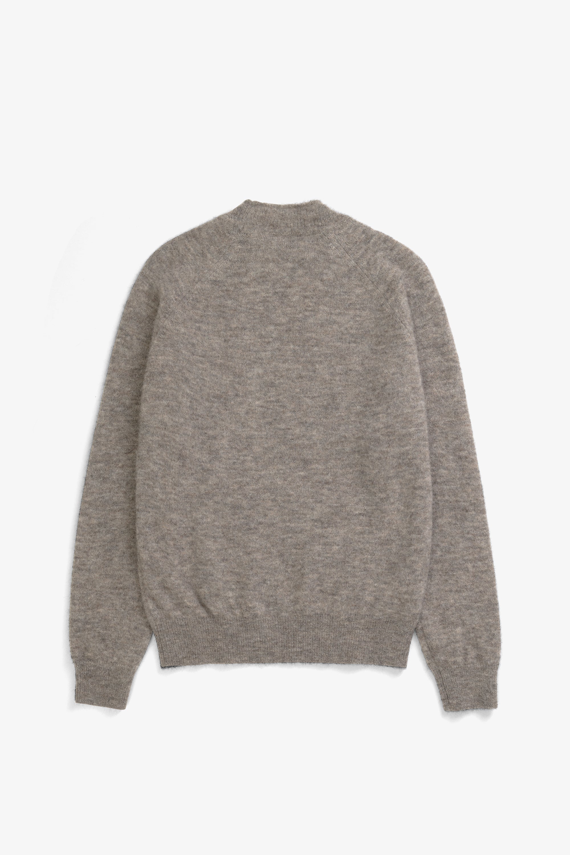 Nordrevik Baby Alpaca Sweater - Un pull raglan de coupe droite tricoté dans un mélange d'alpaga super fin, aérien et léger - Le style est construit avec…