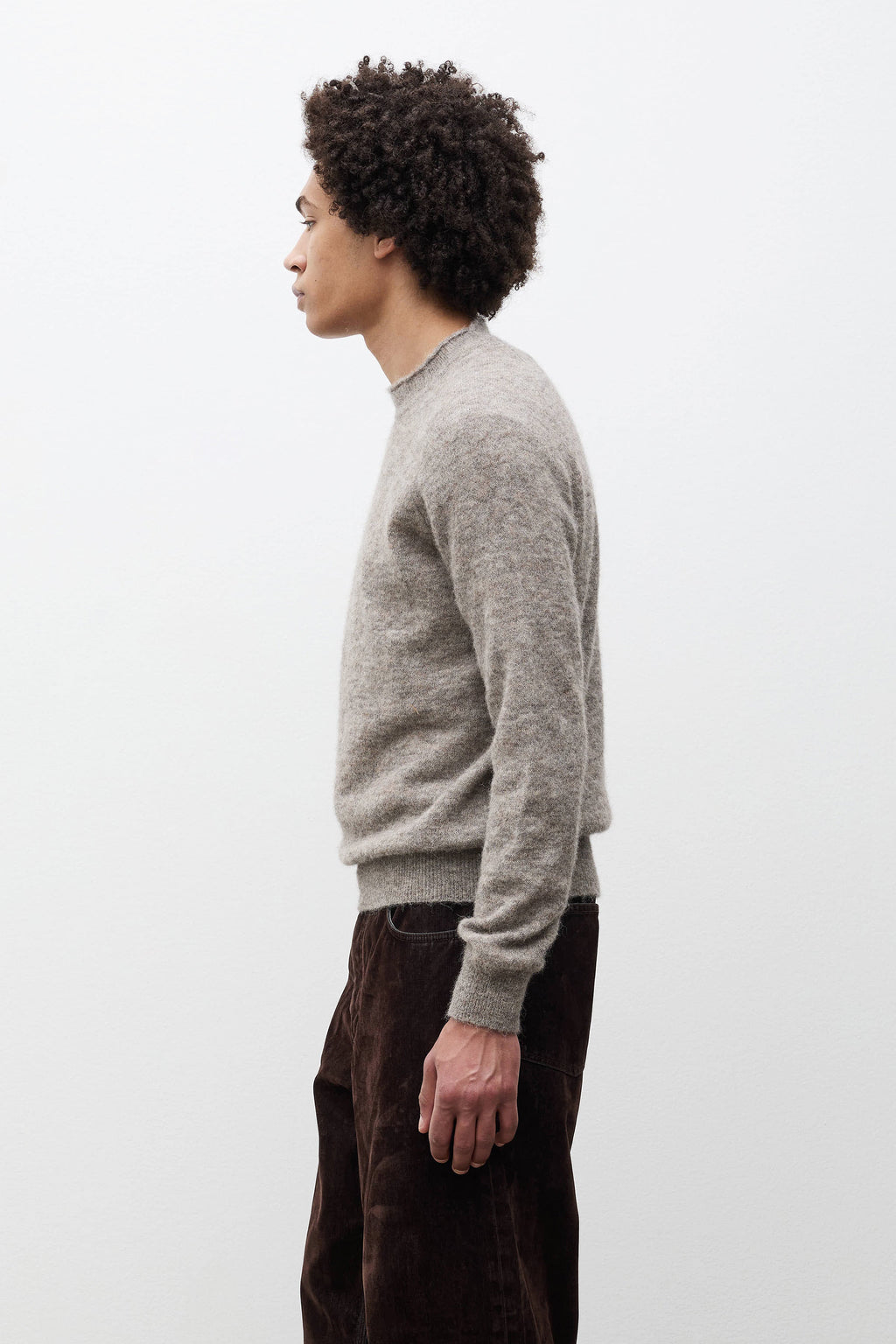 Nordrevik Baby Alpaca Sweater - Un pull raglan de coupe droite tricoté dans un mélange d'alpaga super fin, aérien et léger - Le style est construit avec…