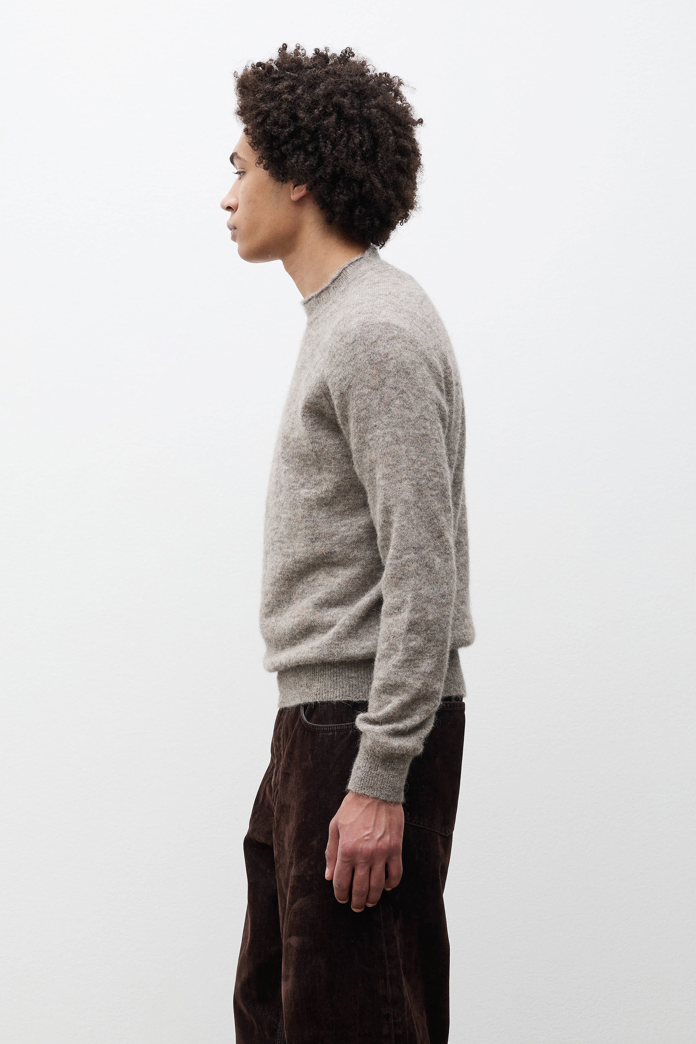 Nordrevik Baby Alpaca Sweater - Un pull raglan de coupe droite tricoté dans un mélange d'alpaga super fin, aérien et léger - Le style est construit avec…
