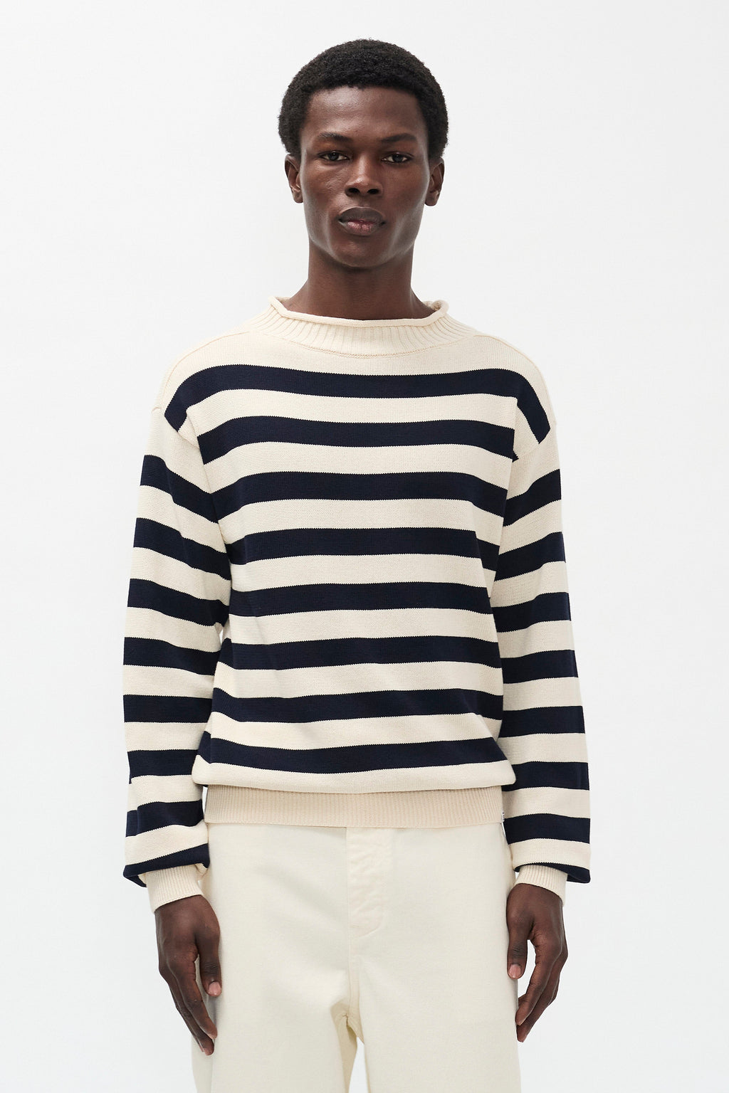 Sagvatnet Roll Neck Sweater – Un pull à col montant de coupe droite, tricoté en crêpe de coton léger et sec – Un pull à col montant de coupe dr…