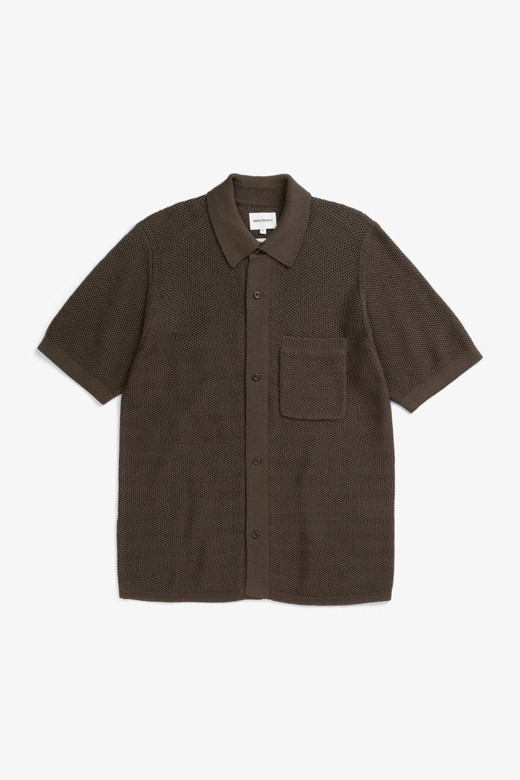 Polo en maille de coton - Un polo de coupe classique tricoté dans un point alvéolé qui lui confère un confort léger et aéré, ce qui en fait le choix parfait p…