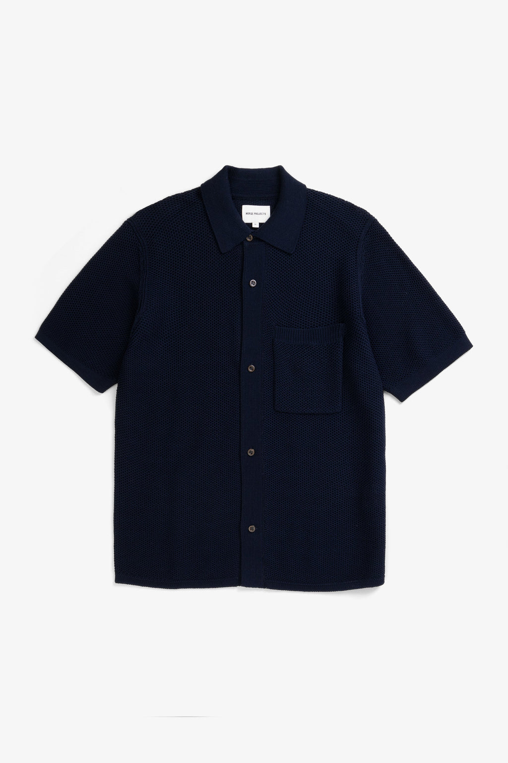 Polo en coton tricoté - Un polo à la coupe classique tricoté en maille nid d'abeille qui lui confère une aération et un confort rafraîchissant, ce qui en fait le choix parfait p…