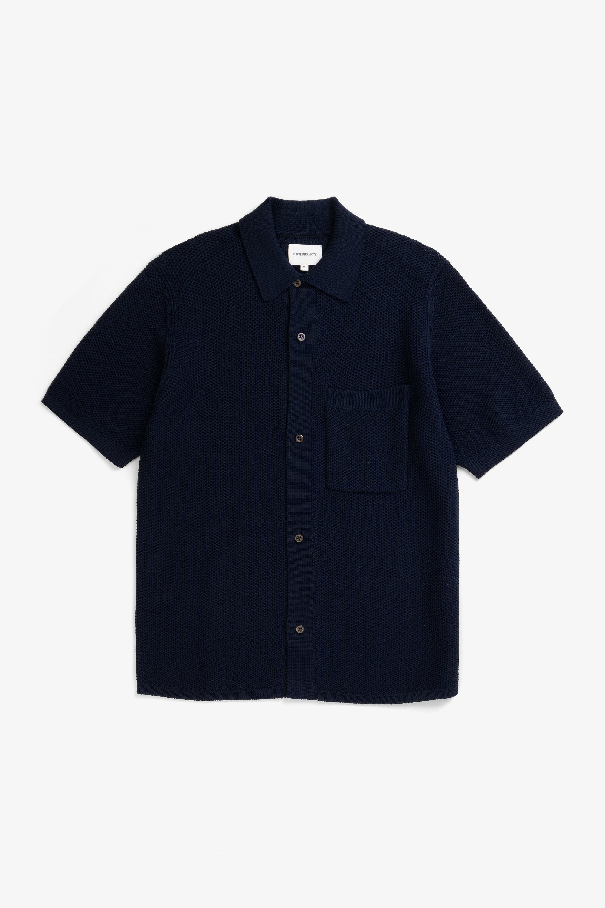 Polo en coton tricoté - Un polo à la coupe classique tricoté en maille nid d'abeille qui lui confère une aération et un confort rafraîchissant, ce qui en fait le choix parfait p…