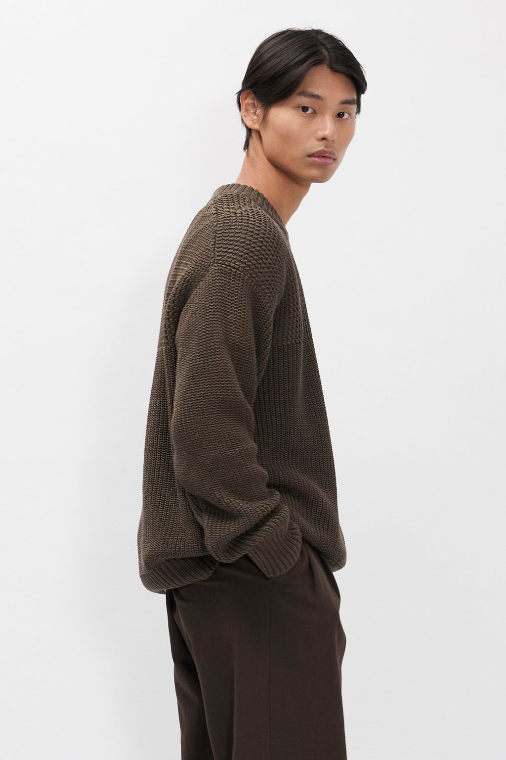 Pull en coton – Un pull à la coupe décontractée tricoté en demi-côtes anglaises, avec un empiècement à côtes perlées – Un pull à la coupe décontractée tricoté en demi-côtes anglaises…