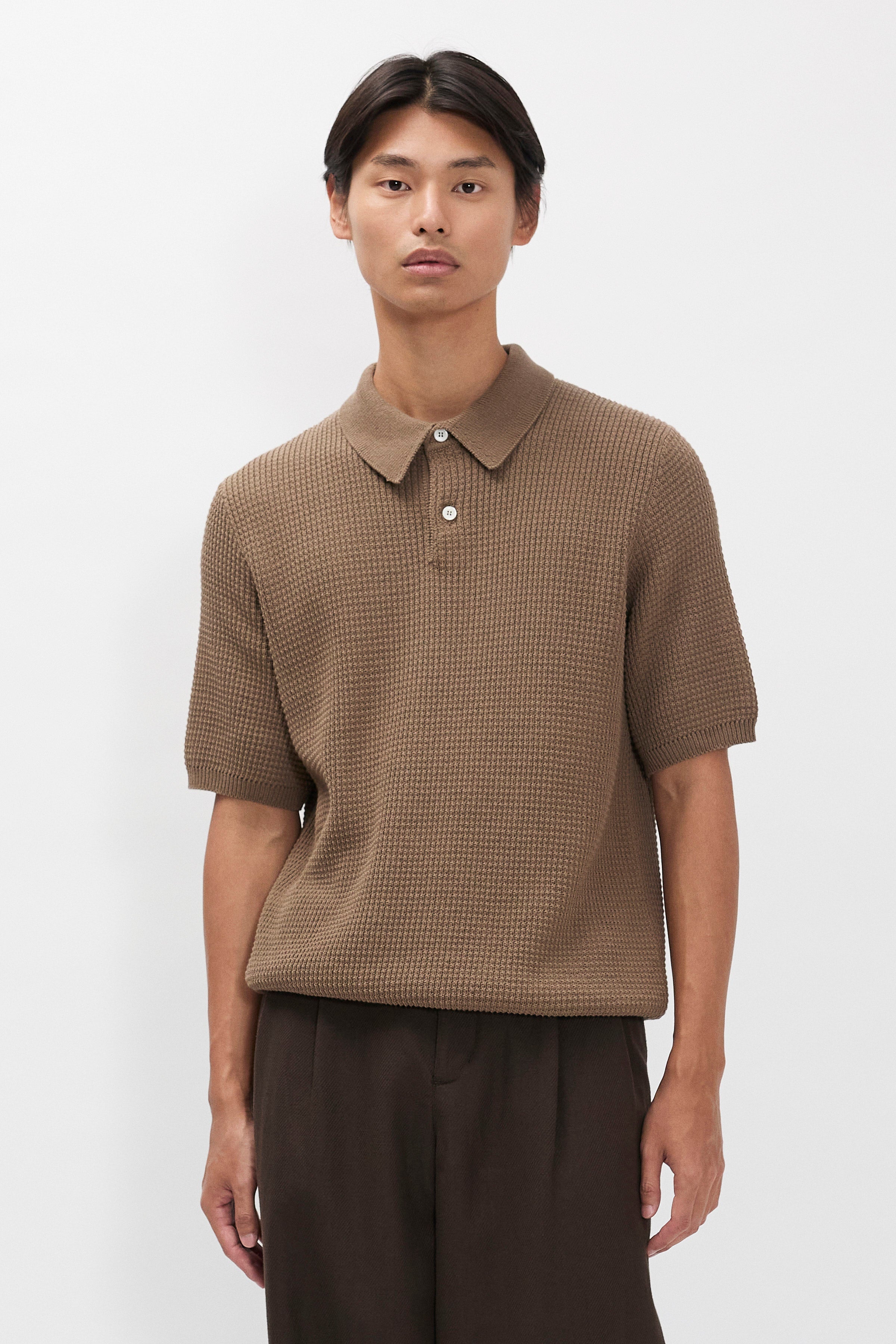 Polo en crêpe de coton - Un polo de coupe classique tricoté dans un fil de crêpe de coton avec un point texturé faisant référence au polo de tennis classique - U… #2