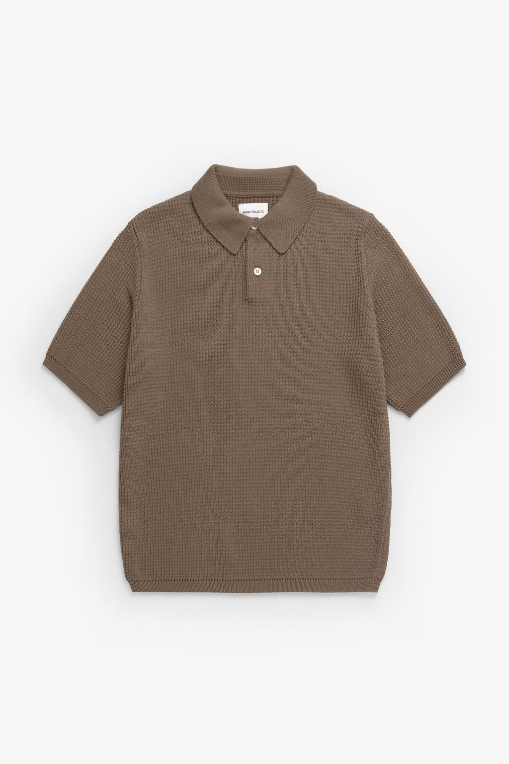 Polo en crêpe de coton - Un polo de coupe classique tricoté dans un fil de crêpe de coton avec un point texturé faisant référence au polo de tennis classique - U… #2