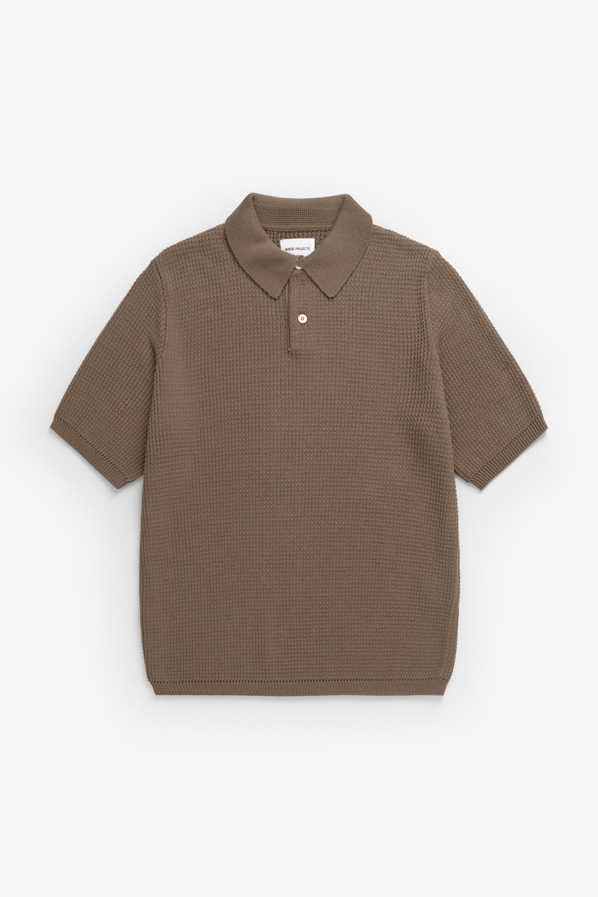 Polo en crêpe de coton - Un polo de coupe classique tricoté dans un fil de crêpe de coton avec un point texturé faisant référence au polo de tennis classique - U… #2