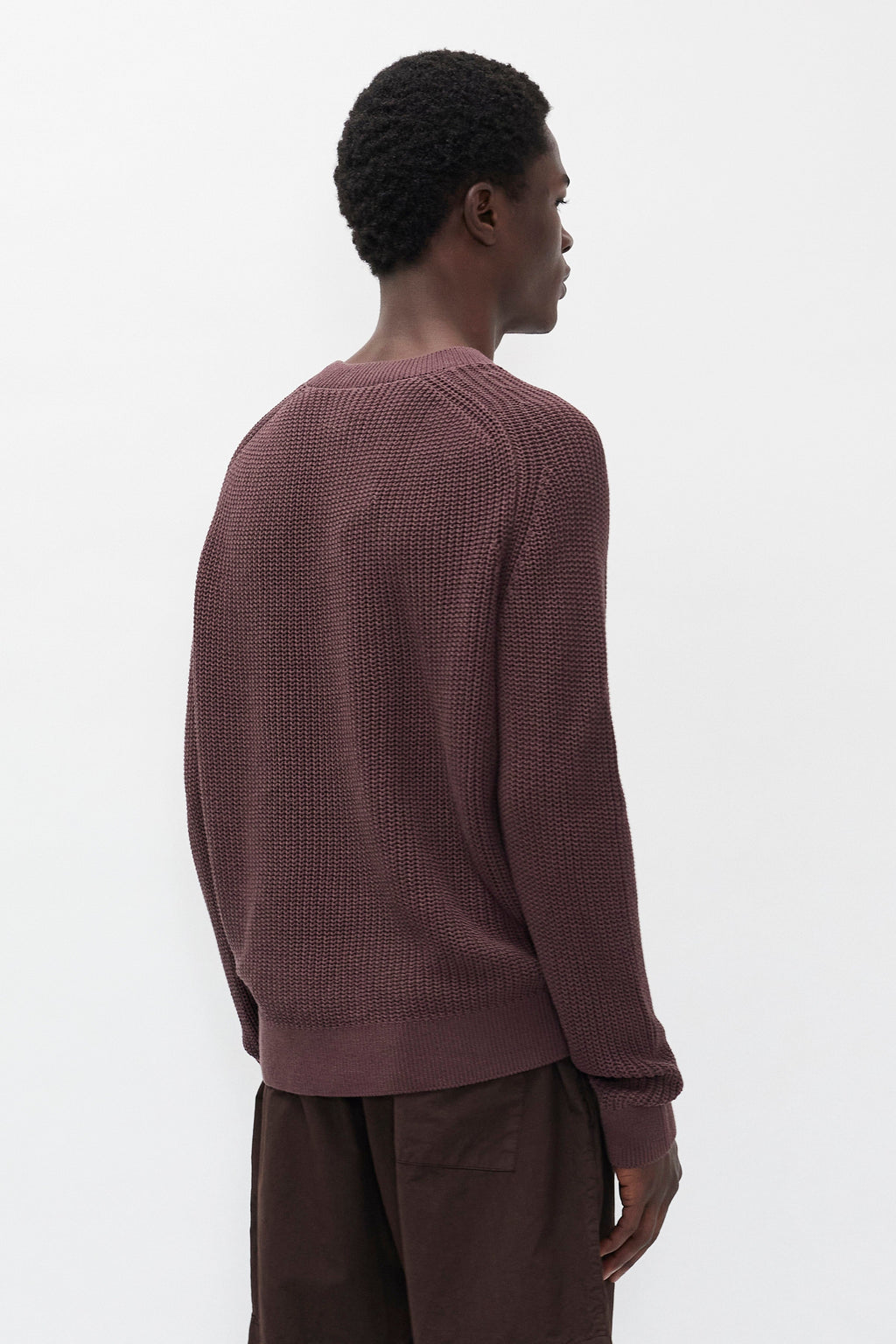 Pull de pêcheur en coton et papier - Un pull de pêcheur à col rond et coupe décontractée tricoté dans un mélange de coton et de papier - Un pull de pêcheur à col rond et coupe décontractée
