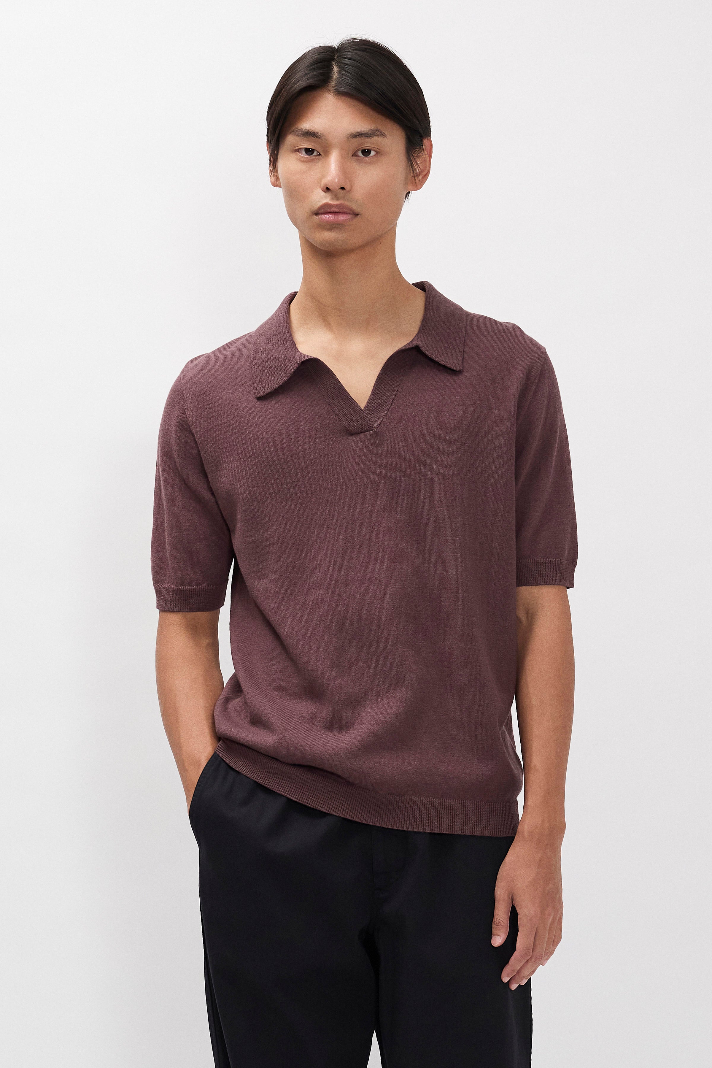 Polo en coton-papier – Un polo à coupe classique tricoté dans un mélange de fils de papier et de coton
