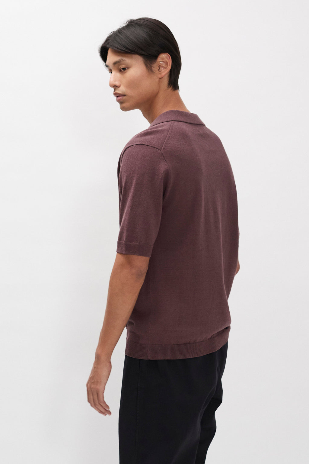 Polo en coton-papier – Un polo à coupe classique tricoté dans un mélange de fils de papier et de coton