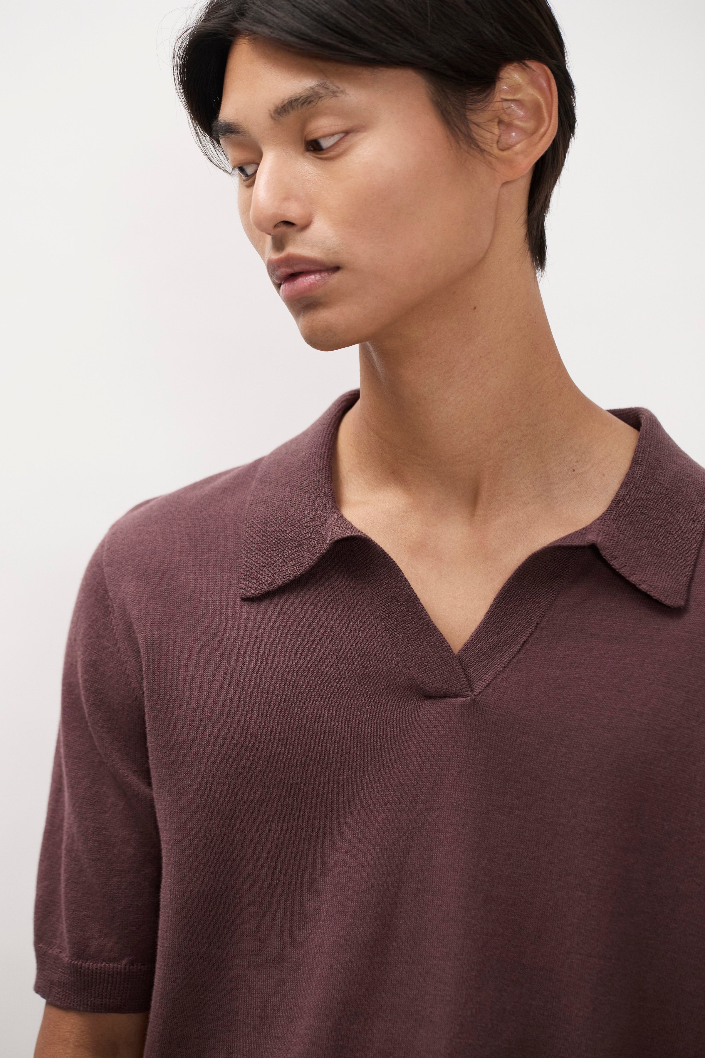 Polo en coton-papier – Un polo à coupe classique tricoté dans un mélange de fils de papier et de coton