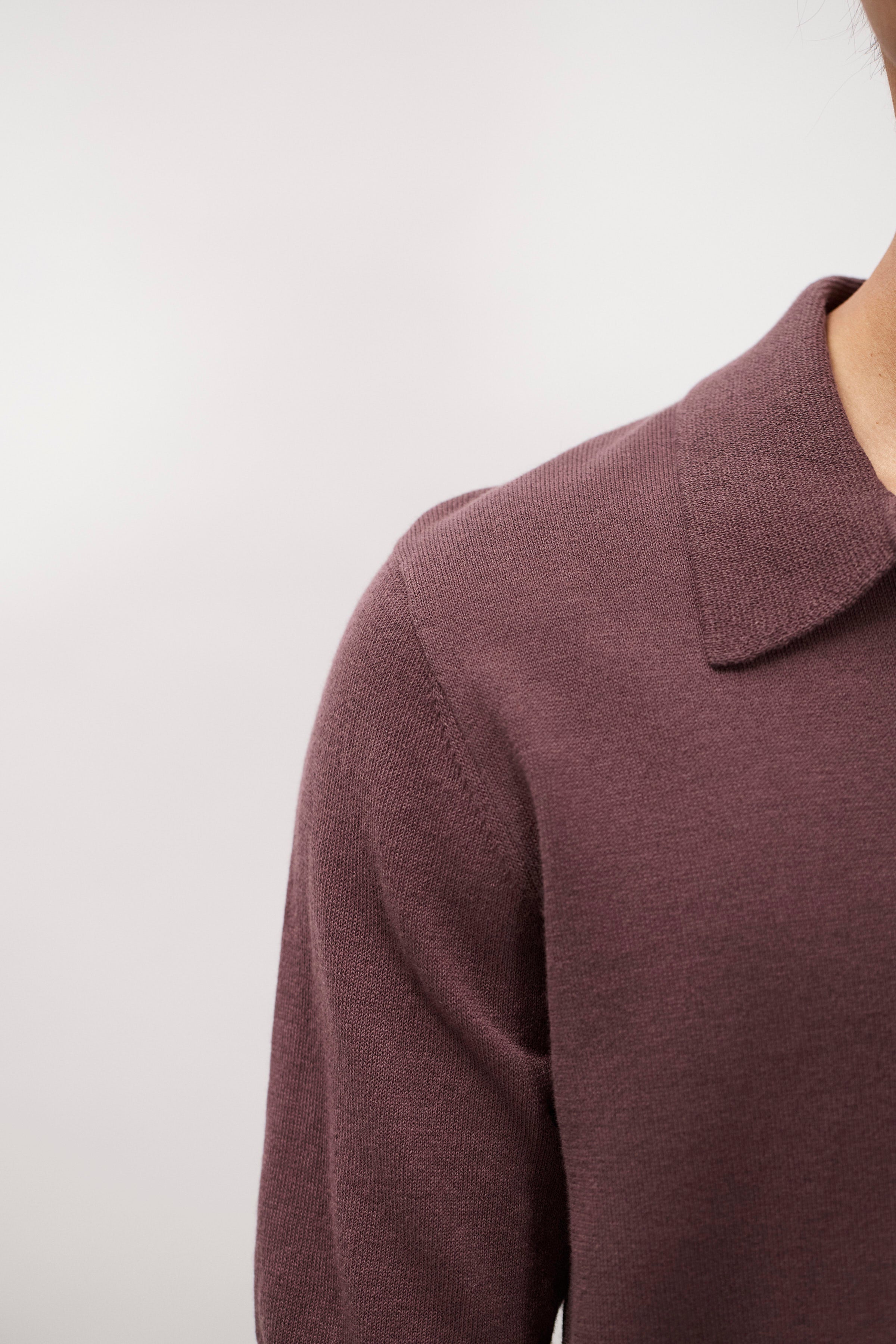 Polo en coton-papier – Un polo à coupe classique tricoté dans un mélange de fils de papier et de coton