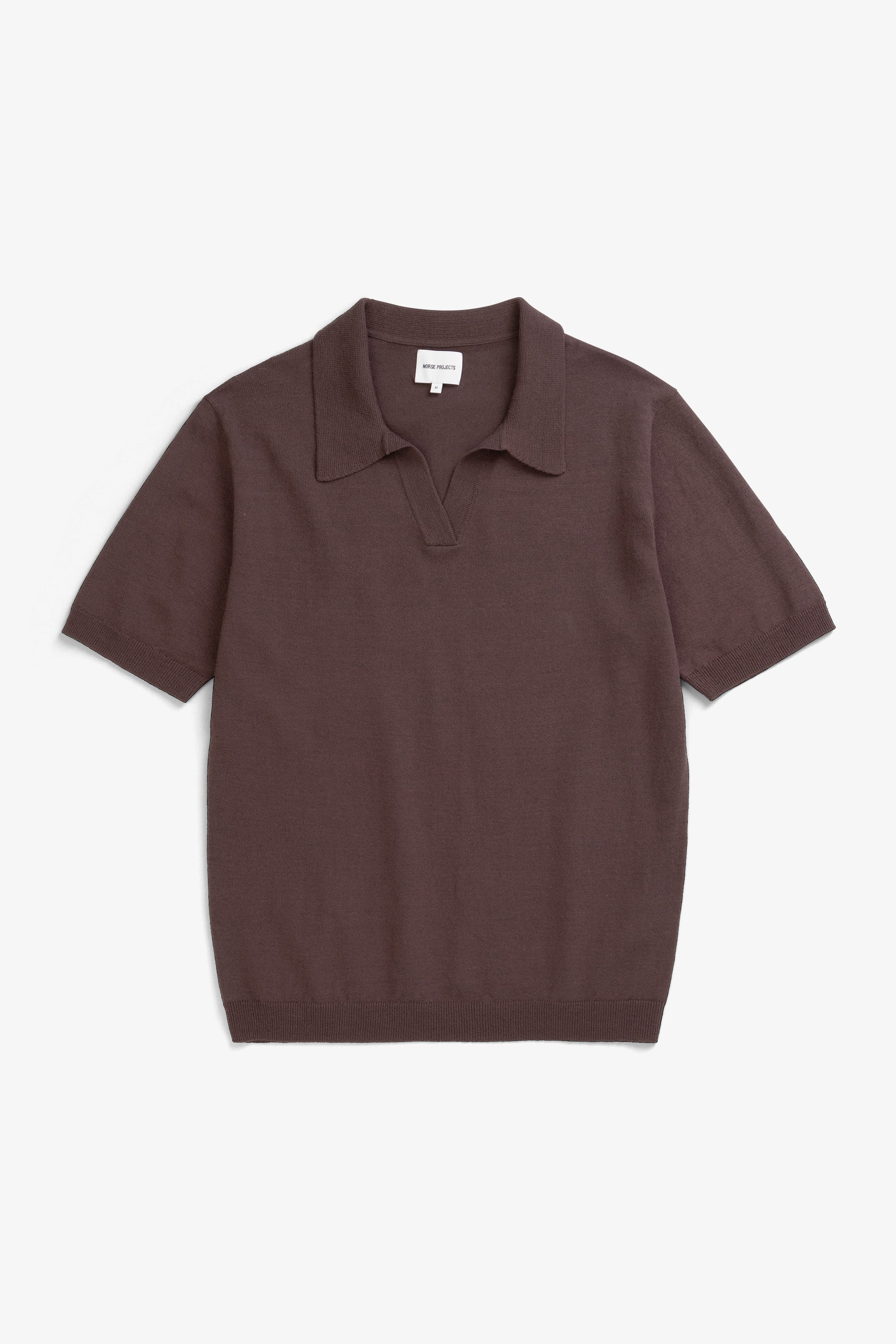 Polo en coton-papier – Un polo à coupe classique tricoté dans un mélange de fils de papier et de coton