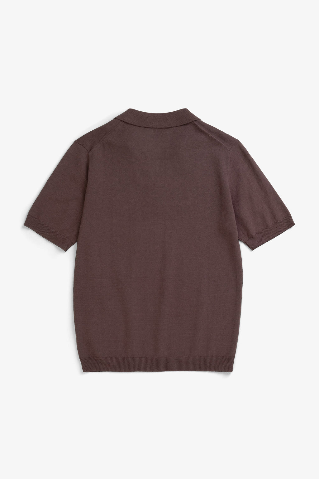 Polo en coton-papier – Un polo à coupe classique tricoté dans un mélange de fils de papier et de coton