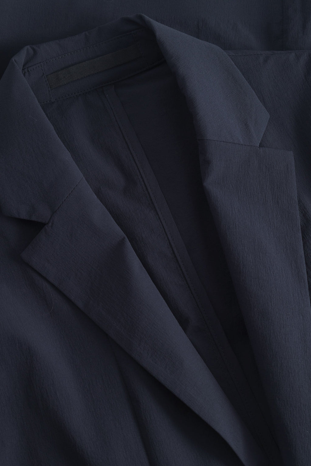 Veston Léger - Ce tissu est tissé de manière à offrir une extensibilité verticale et horizontale pour un confort optimal - Ce tissu est tissé de manière à…