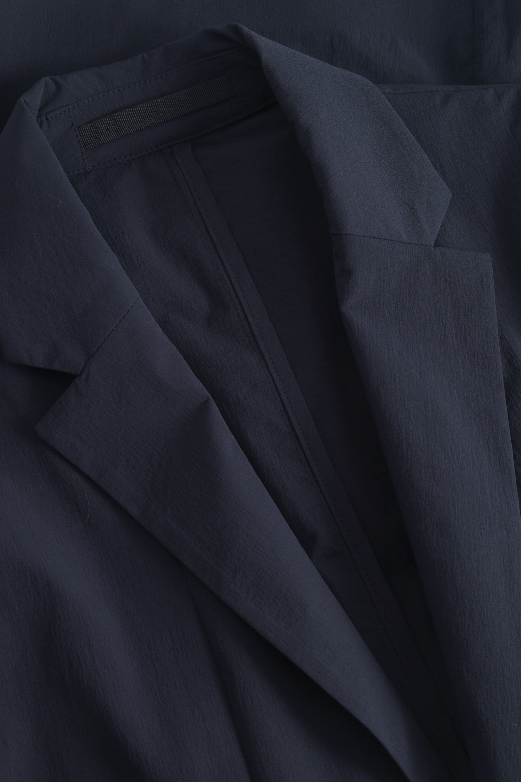 Veston Léger - Ce tissu est tissé de manière à offrir une extensibilité verticale et horizontale pour un confort optimal - Ce tissu est tissé de manière à…