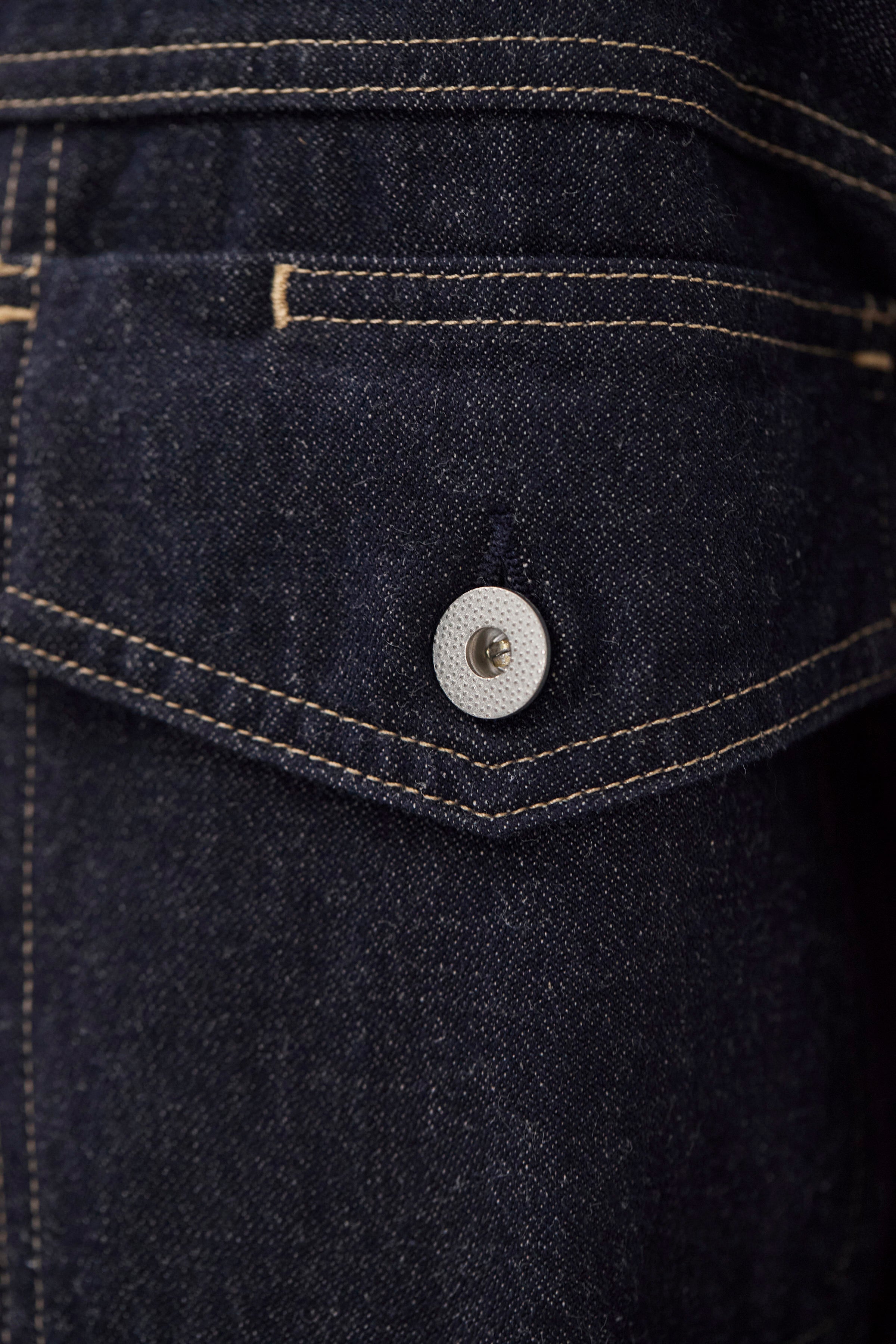 Veste en jean en coton et lin - Notre interprétation contemporaine sublime la silhouette classique grâce à des détails fonctionnels et modernes, offrant un style raffiné mais rési…