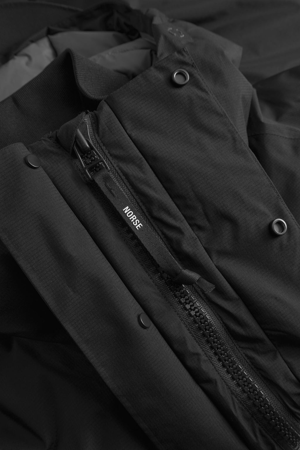 Doudoune phare 8.0 Gore-Tex : un design raffiné et actualisé pour la veste d'hiver ultime.