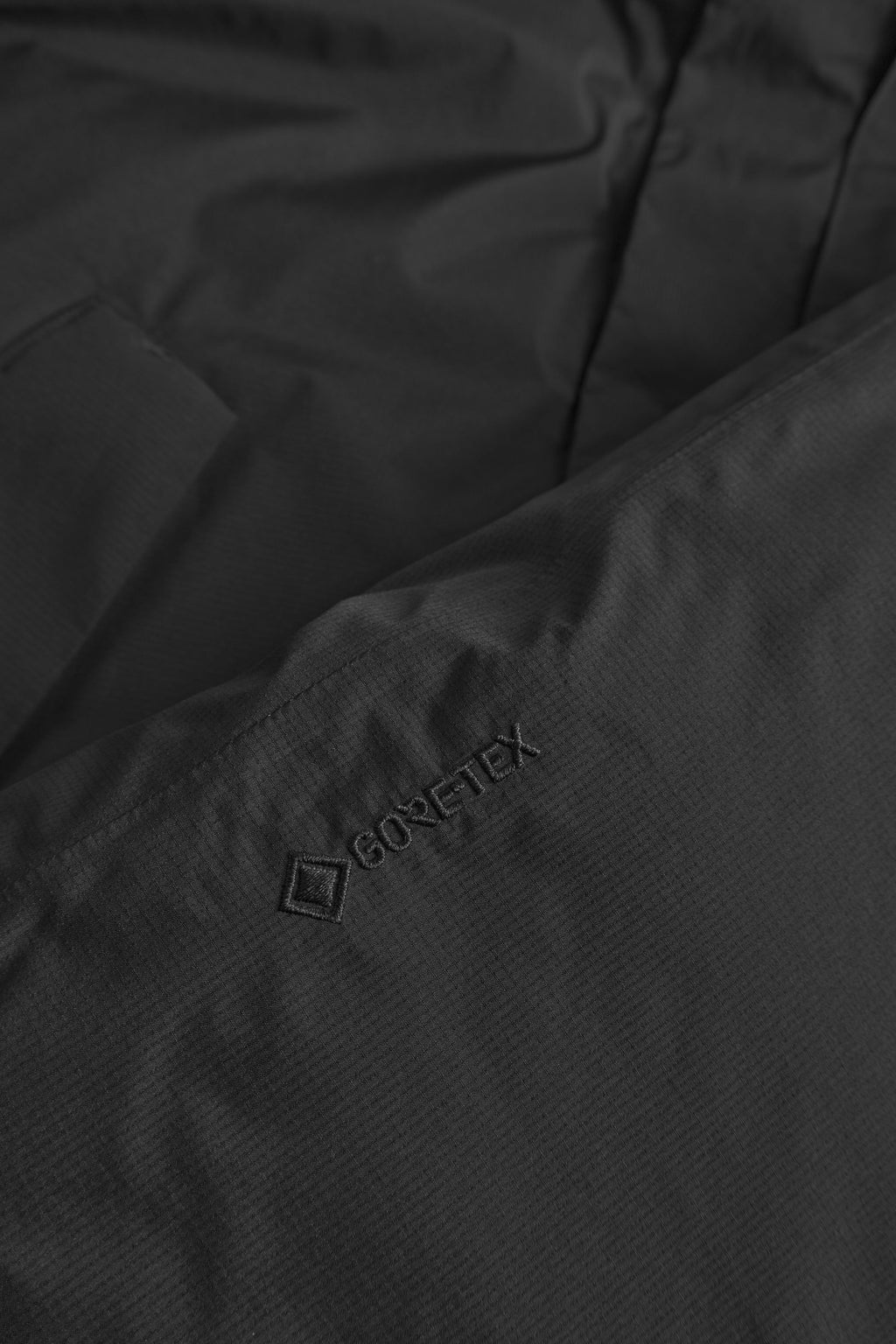 Doudoune phare 8.0 Gore-Tex : un design raffiné et actualisé pour la veste d'hiver ultime.