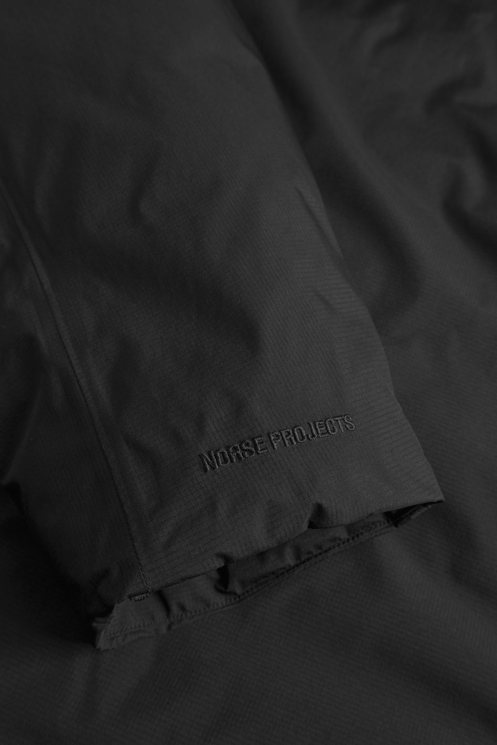 Doudoune phare 8.0 Gore-Tex : un design raffiné et actualisé pour la veste d'hiver ultime.