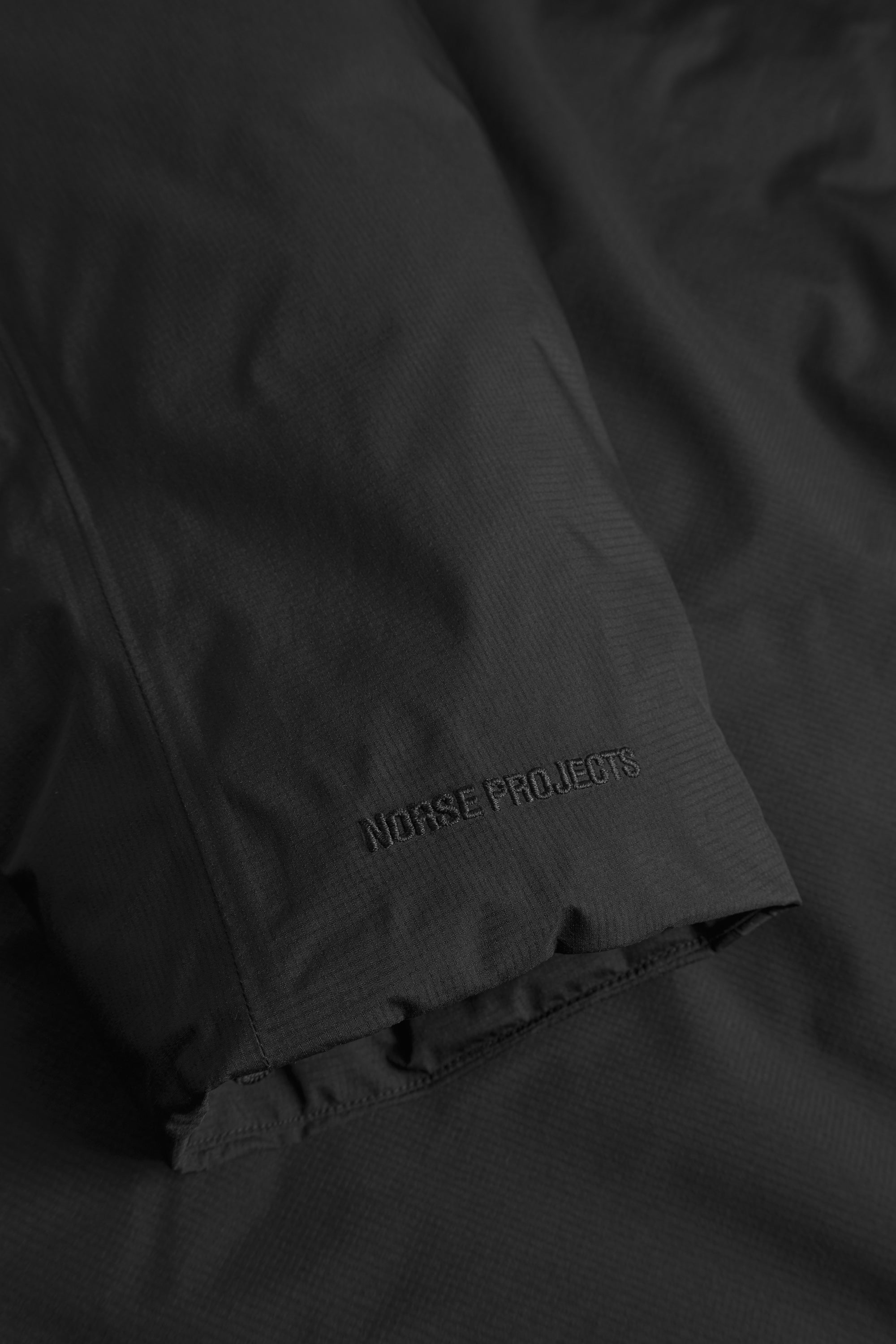 Doudoune phare 8.0 Gore-Tex : un design raffiné et actualisé pour la veste d'hiver ultime.