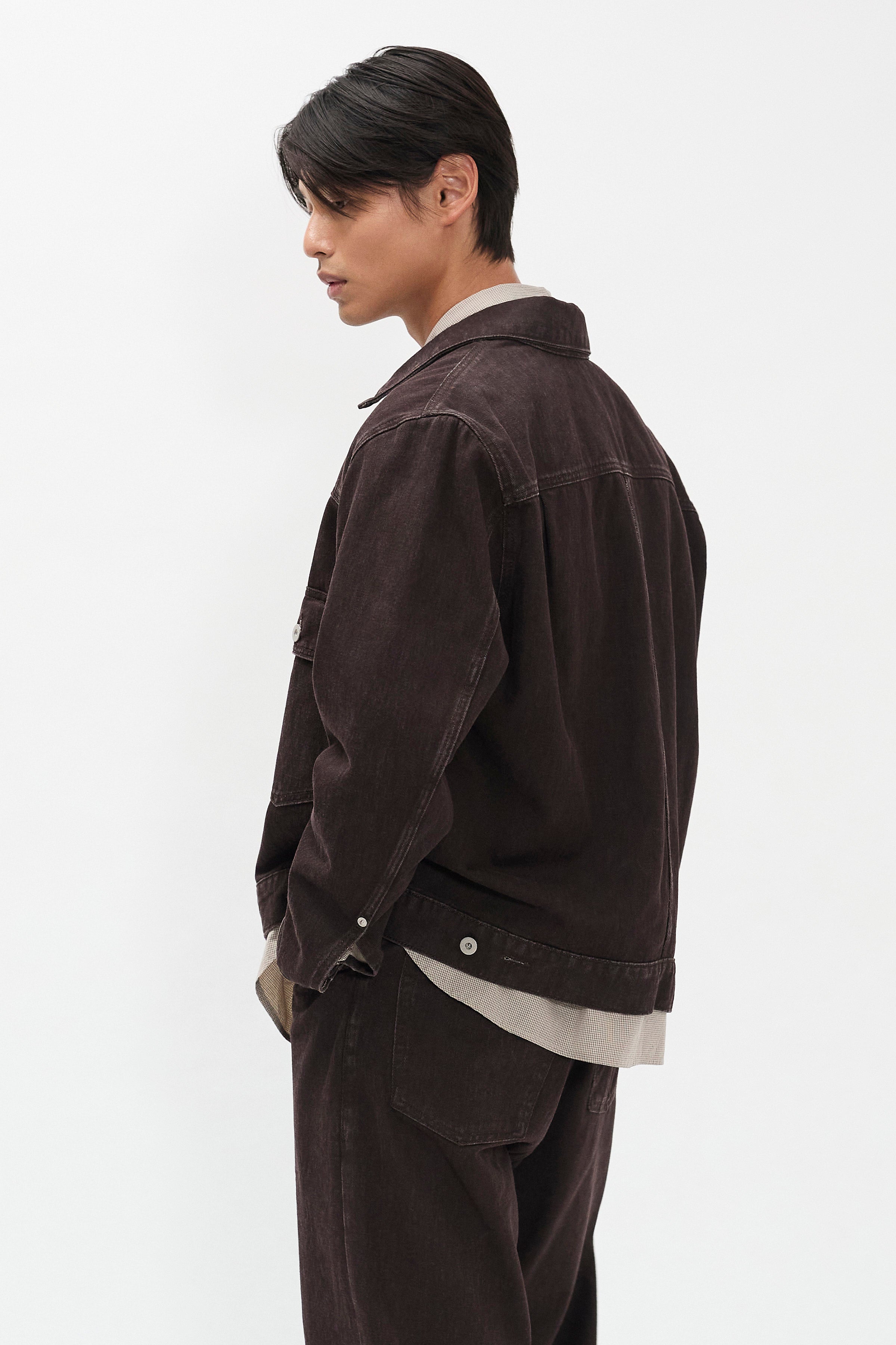 Veste – Une veste ample d’inspiration, coupée dans un – La teinture est appliquée uniquement sur le devant du tissu et légèrement délavée par un rinçage, créant un ric…