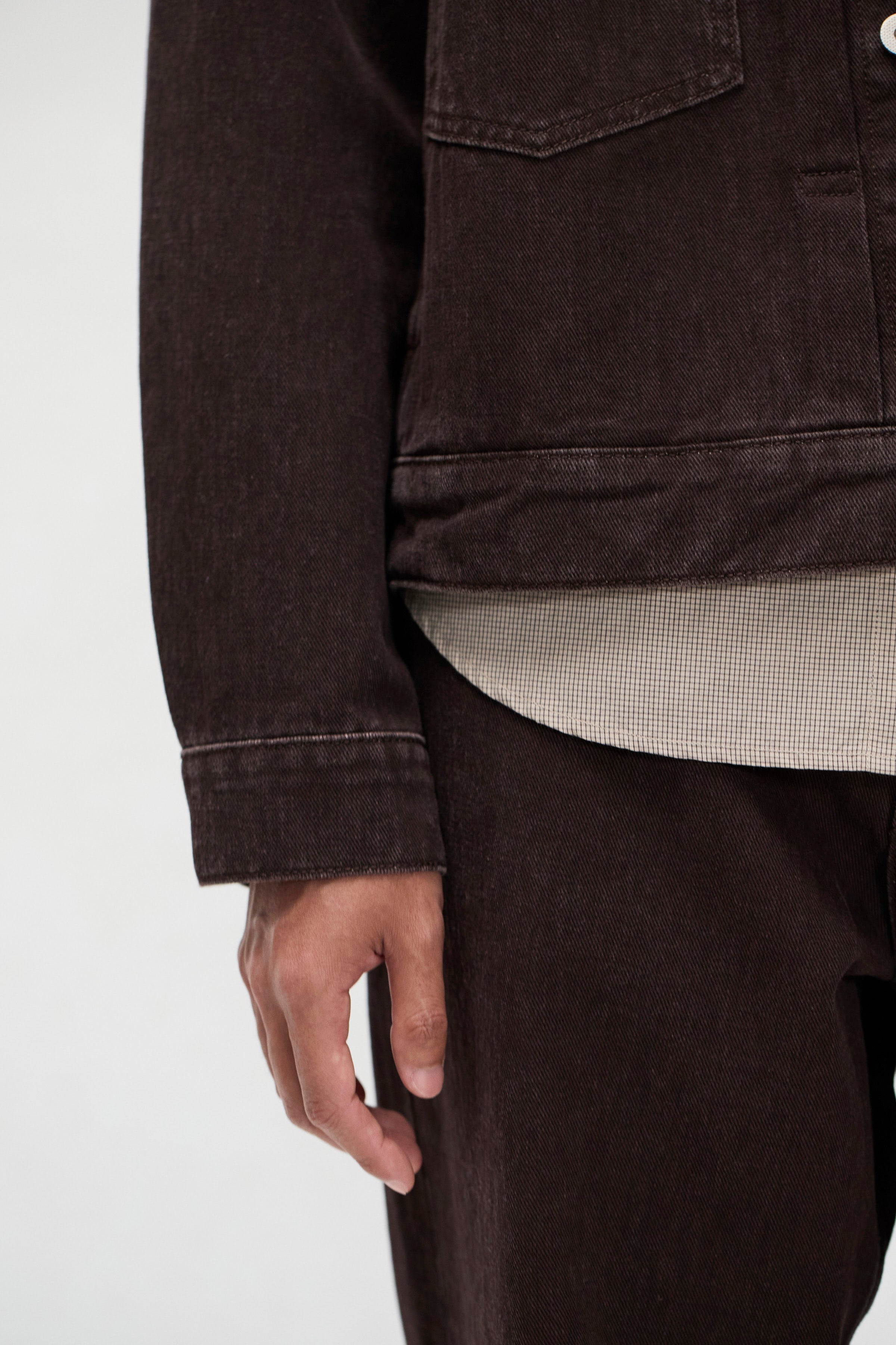 Veste – Une veste ample d’inspiration, coupée dans un – La teinture est appliquée uniquement sur le devant du tissu et légèrement délavée par un rinçage, créant un ric…