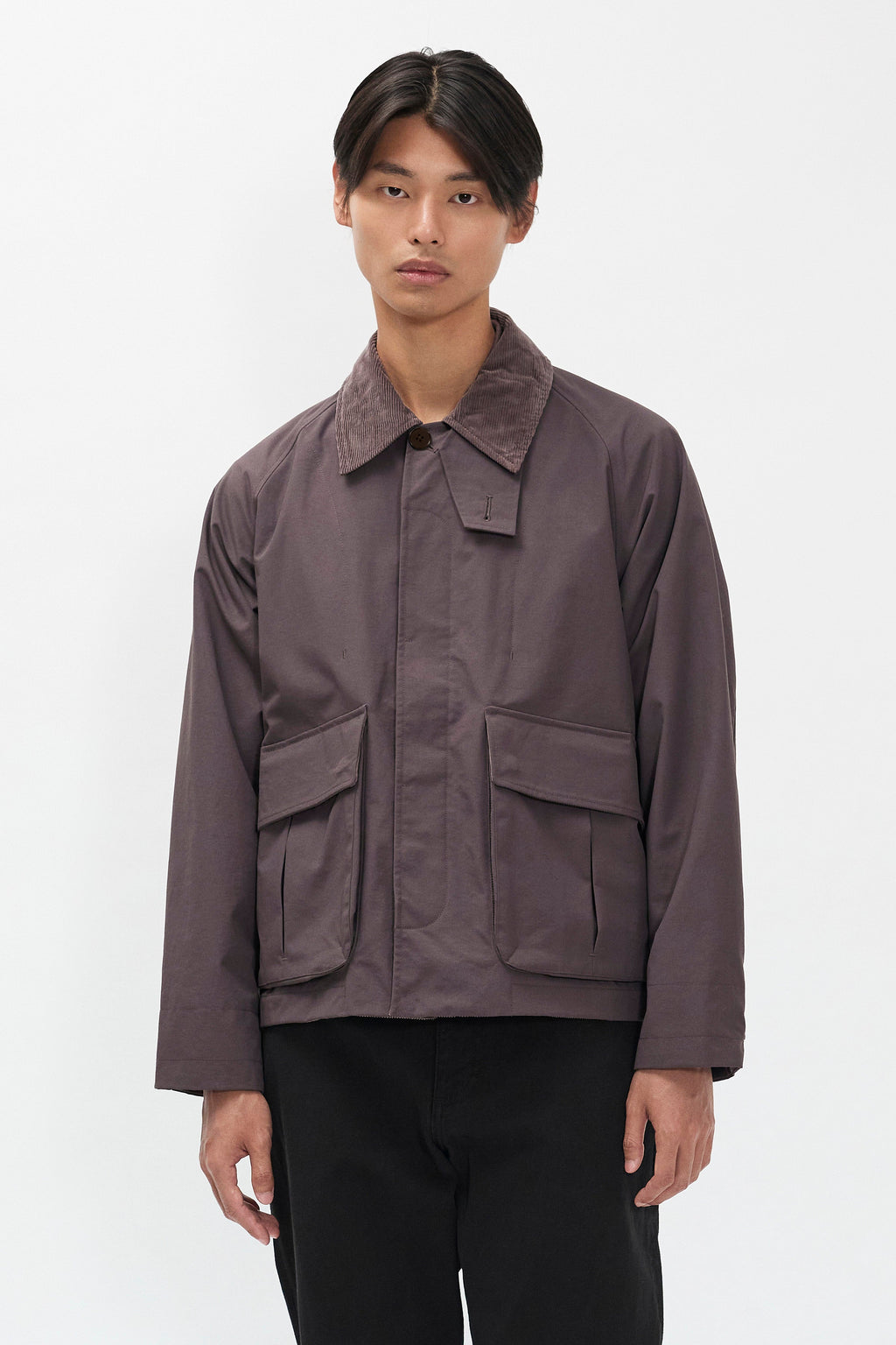 Veste – Sa doublure en doux mélange de coton respirant assure un grand confort par temps chaud, tandis que les détails en velours côtelé au col et à la patte de boutonnage ajoutent une touche…
