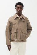 Veste - Une doublure douce et respirante en mélange de coton assure un confort optimal par temps chaud, tandis que les détails en velours côtelé au col et au parement ajoutent du style…