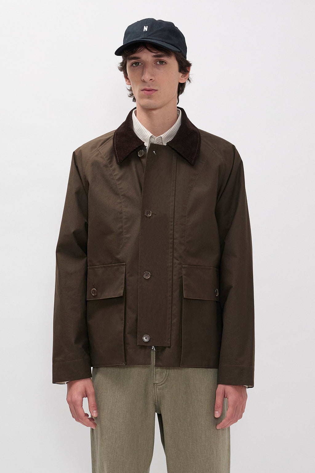 Veste légère - Les détails contrastants en velours côtelé rehaussent le design d'inspiration vintage, ajoutant une texture subtile et un caractère classique - Détails contrastants en velours côtelé…