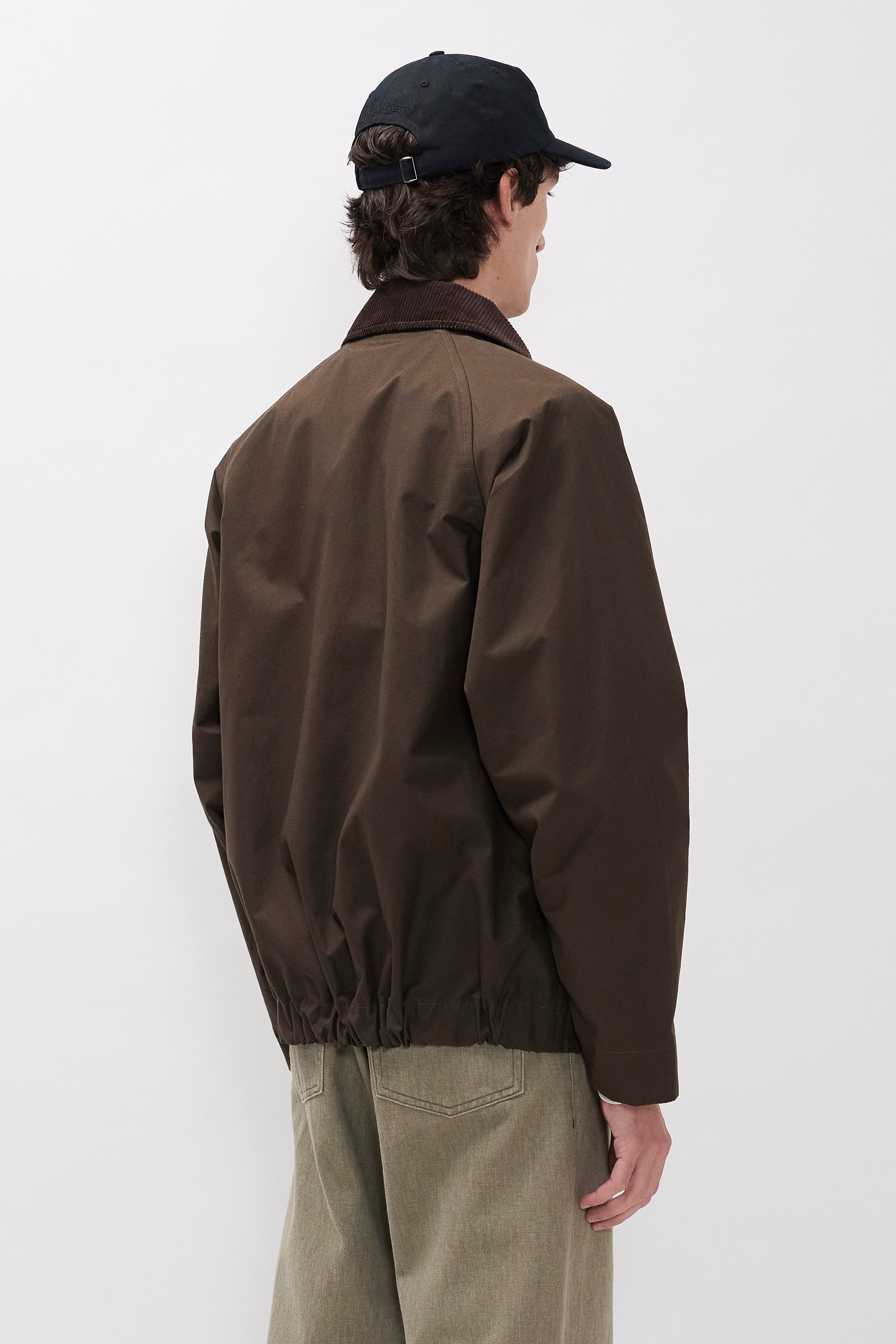 Veste légère - Les détails contrastants en velours côtelé rehaussent le design d'inspiration vintage, ajoutant une texture subtile et un caractère classique - Détails contrastants en velours côtelé…