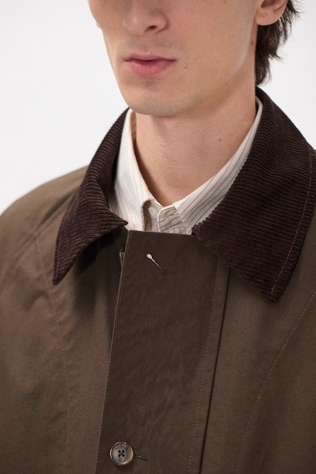 Veste légère - Les détails contrastants en velours côtelé rehaussent le design d'inspiration vintage, ajoutant une texture subtile et un caractère classique - Détails contrastants en velours côtelé…