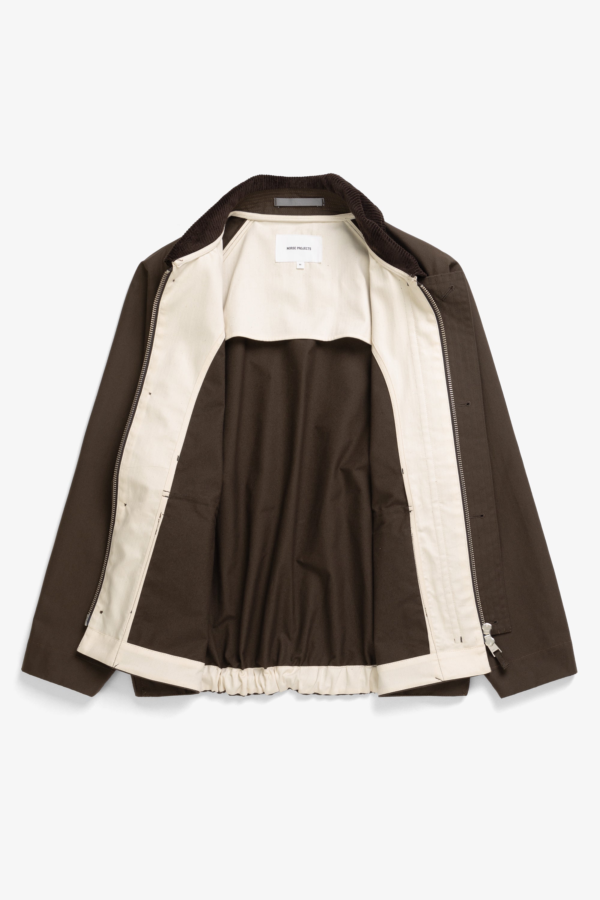 Veste légère - Les détails contrastants en velours côtelé rehaussent le design d'inspiration vintage, ajoutant une texture subtile et un caractère classique - Détails contrastants en velours côtelé…