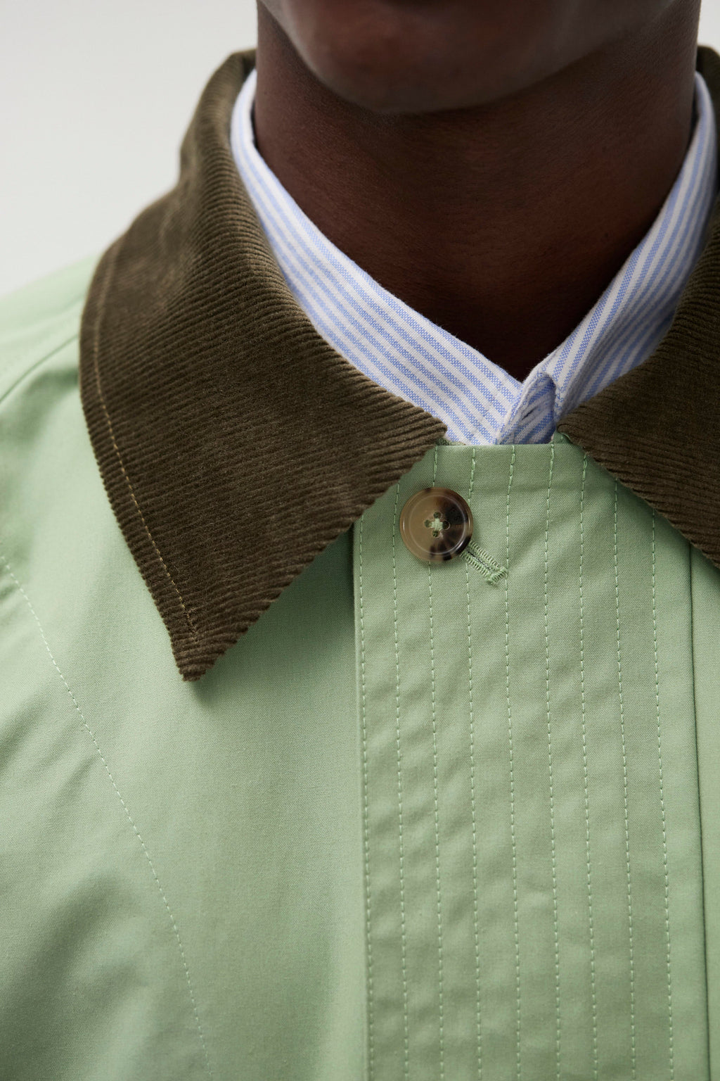 Veste légère - Détails contrastants en velours côtelé rehaussant le design d'inspiration vintage, ajoutant une texture subtile et un caractère classique - Contraste en velours côtelé… #2