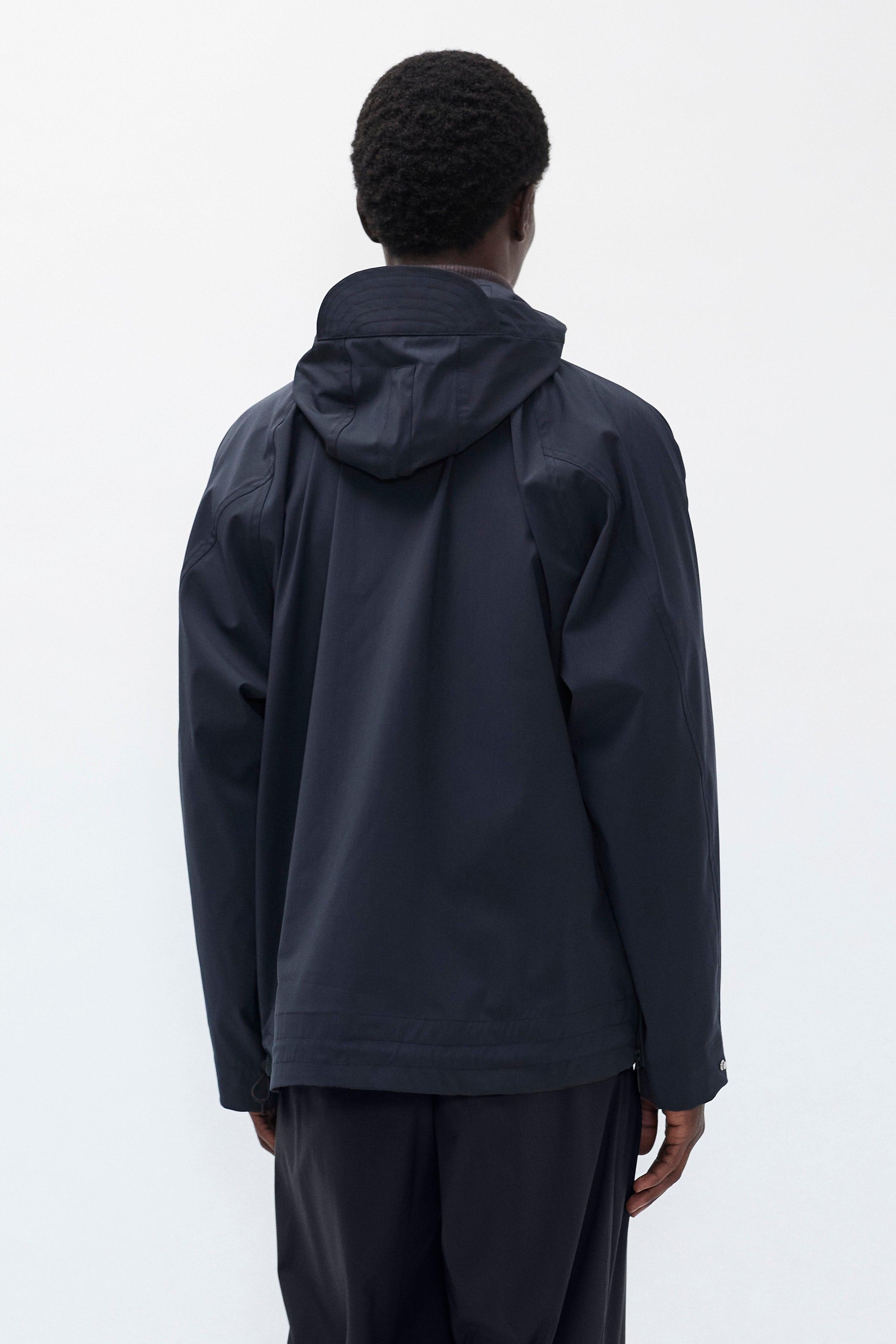 Blouse en laine 37,5 - Conçue pour les voyages et les climats de transition, elle offre une grande liberté de mouvement et une utilité accrue, en faisant une couche polyvalente pour les situations où…