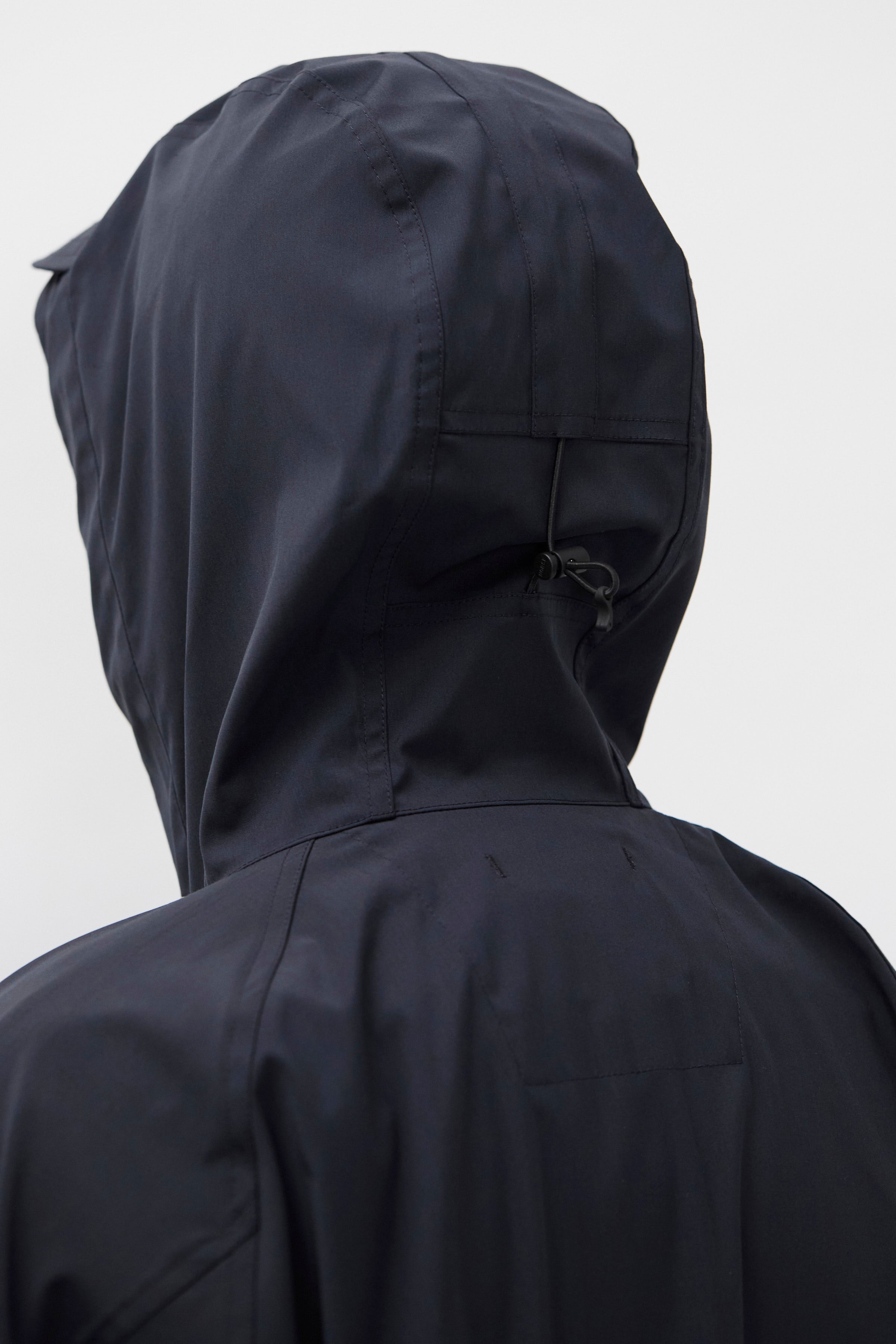 Blouse en laine 37,5 - Conçue pour les voyages et les climats de transition, elle offre une grande liberté de mouvement et une utilité accrue, en faisant une couche polyvalente pour les situations où…