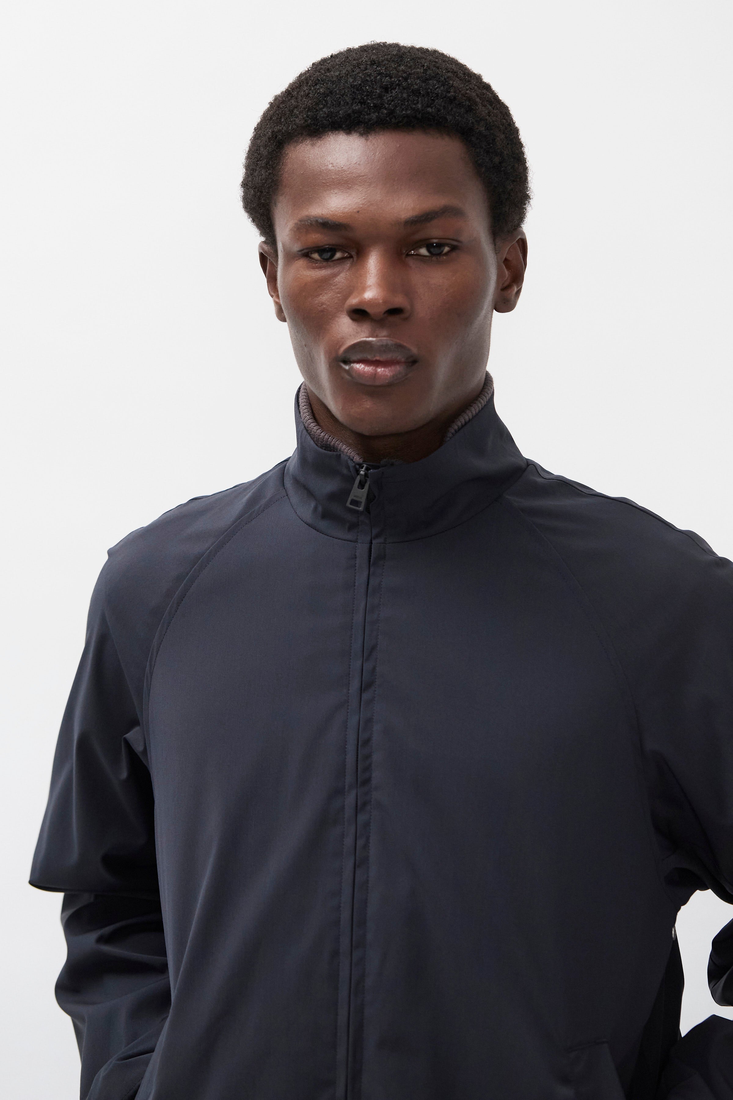 Blouson Harrington en laine 37,5 – Alliant un style classique à des performances avancées, il offre une protection légère contre les intempéries et un confort exceptionnel, ma…