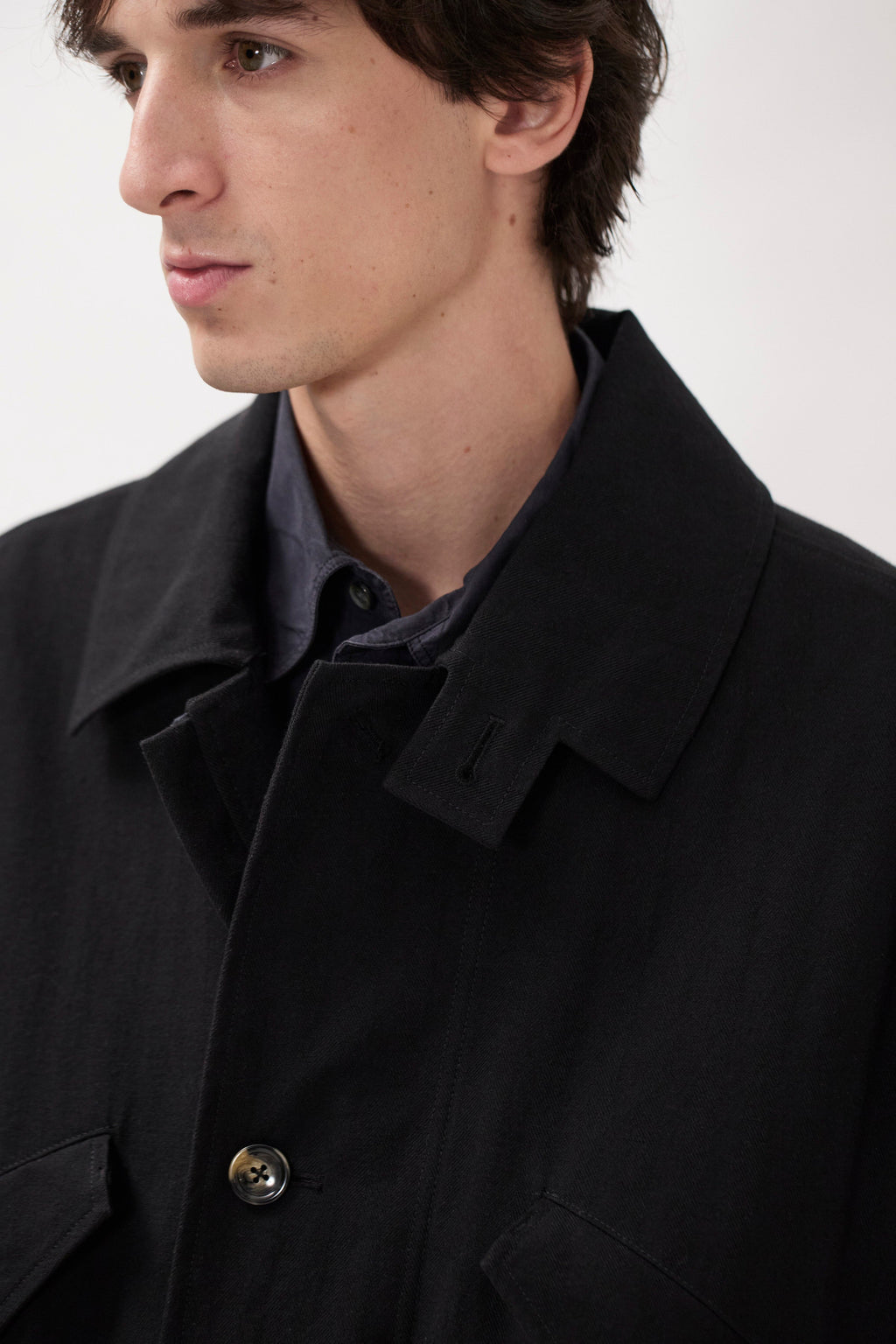 Veste - Alliant l'authenticité de l'héritage à un savoir-faire haut de gamme, cette veste est conçue pour être portée au quotidien, offrant à la fois style et praticité…