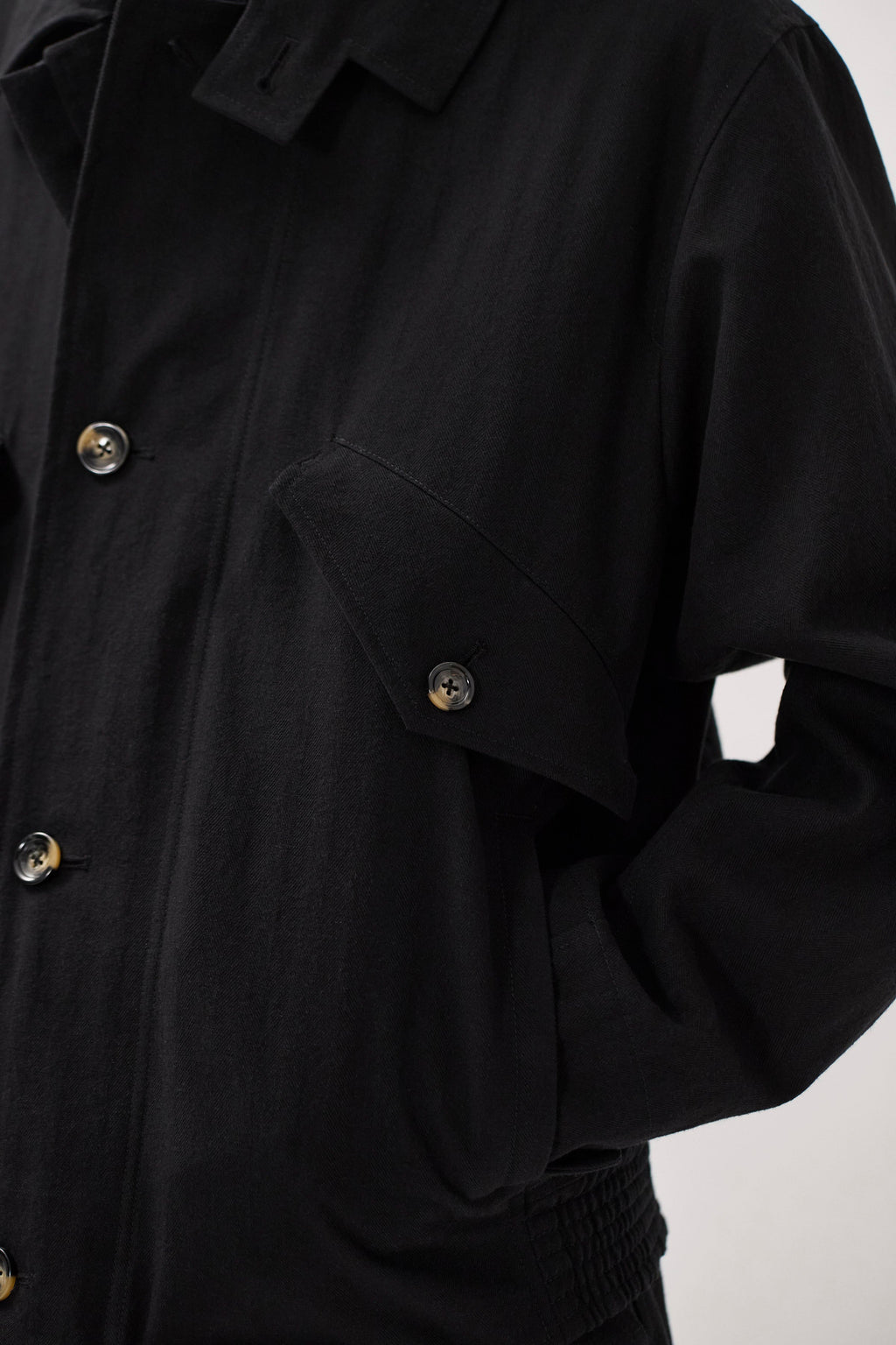 Veste - Alliant l'authenticité de l'héritage à un savoir-faire haut de gamme, cette veste est conçue pour être portée au quotidien, offrant à la fois style et praticité…