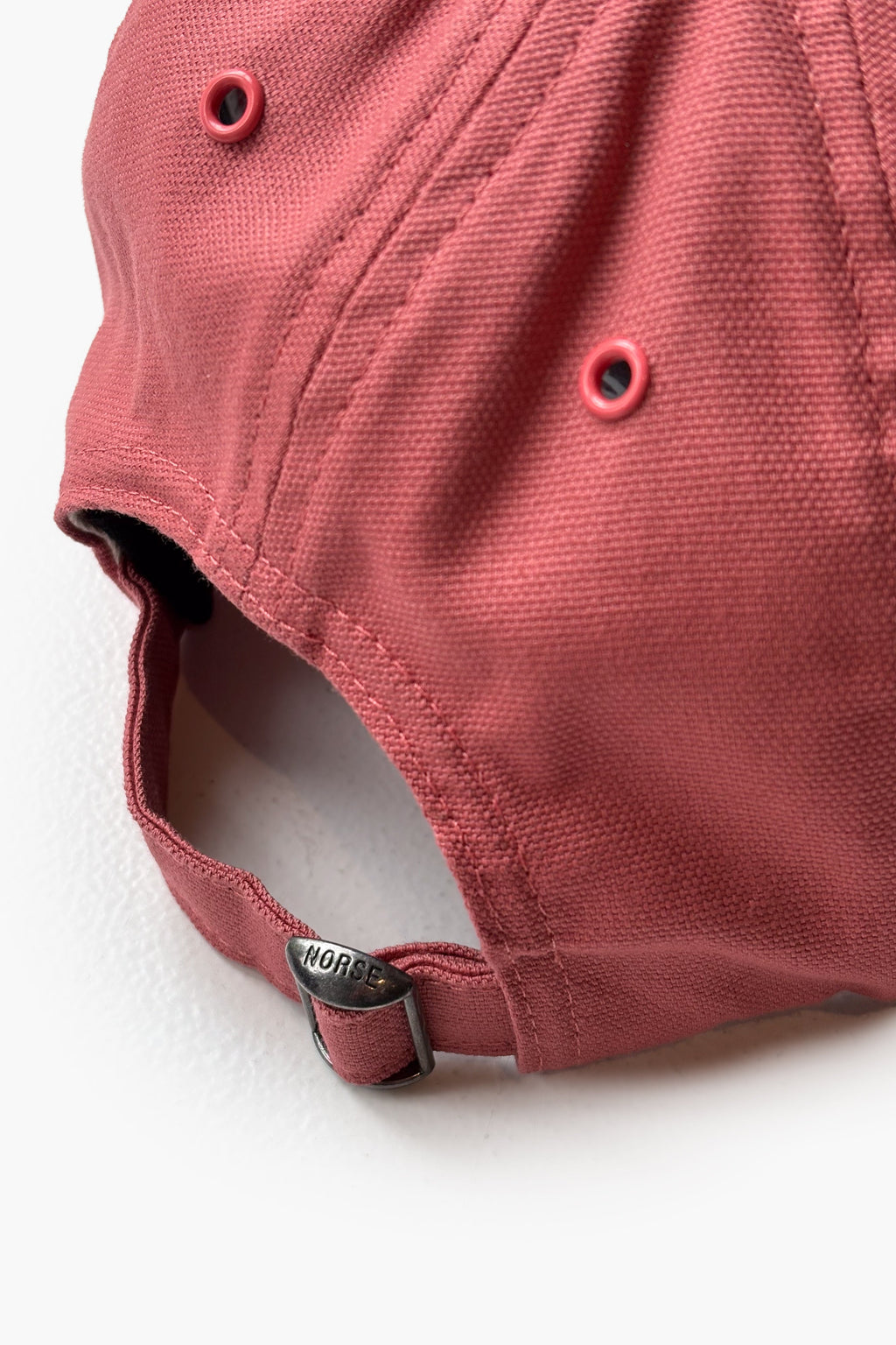 Casquette 8 Panneaux Toile Légère Feutre N - Une casquette de sport à huit panneaux coupée dans une toile de coton légère - Dotée d'un patch logo N en feutre sur le devant, met tonal…