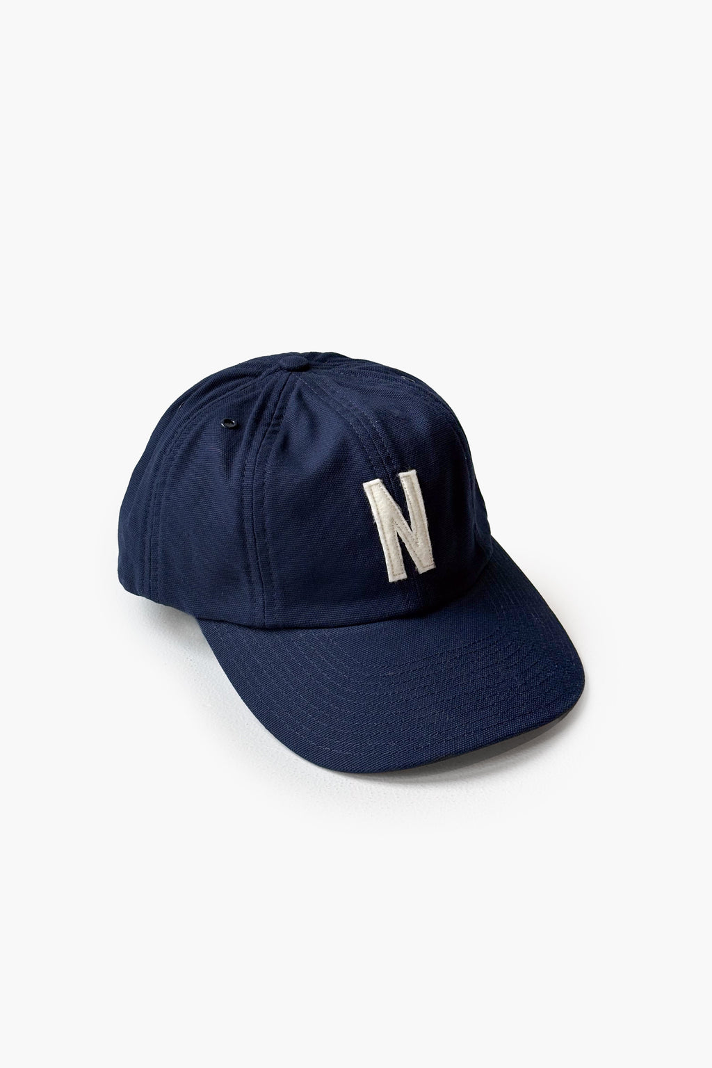 Casquette à 8 panneaux en toile légère - Une casquette de sport à huit panneaux, coupée dans une toile de coton légère - Une casquette de sport à huit panneaux, coupée dans une toil…