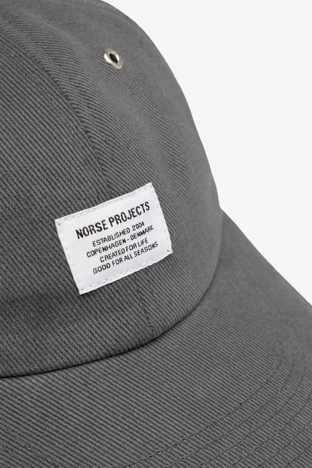 Casquette 6 pans - Une casquette sport à six pans coupée dans un tissu épais lavé - Une casquette sport à six pans coupée dans un tissu épais lavé - Une casquette sport à six pans coupée da…