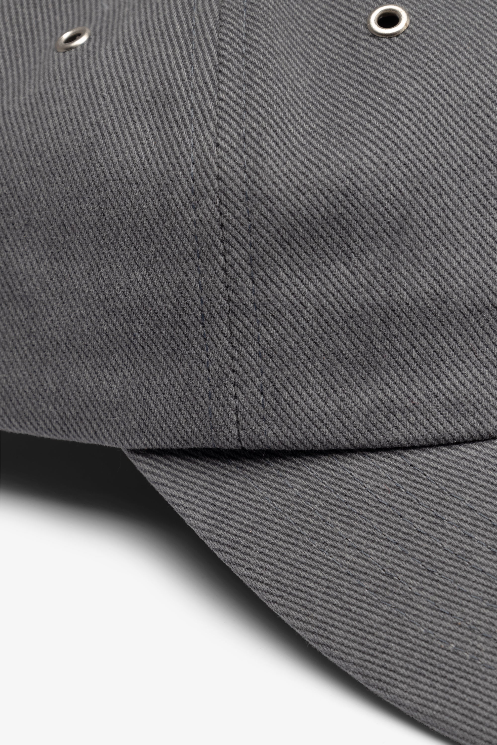 Casquette 6 pans - Une casquette sport à six pans coupée dans un tissu épais lavé - Une casquette sport à six pans coupée dans un tissu épais lavé - Une casquette sport à six pans coupée da…