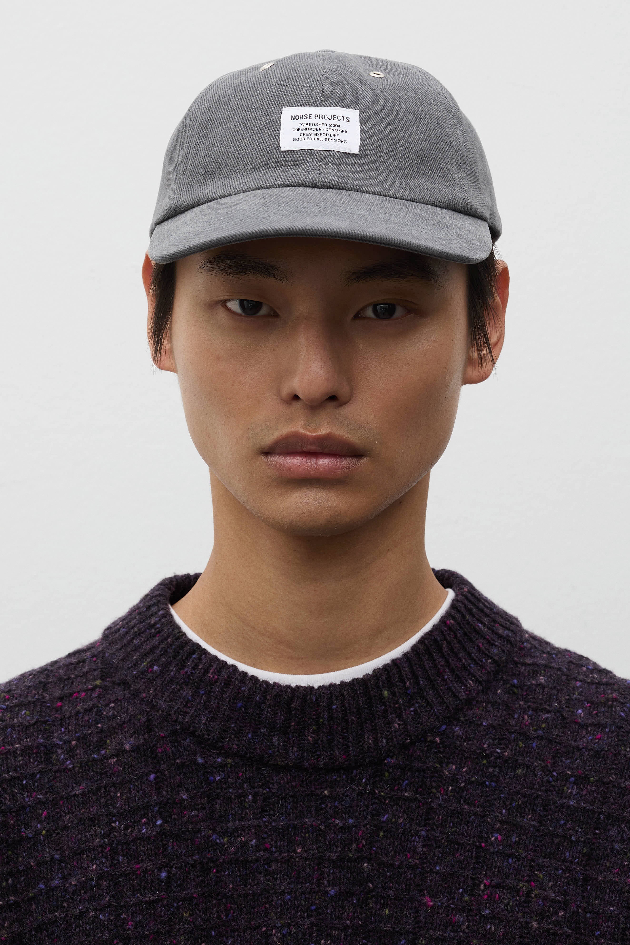 Casquette 6 pans - Une casquette sport à six pans coupée dans un tissu épais lavé - Une casquette sport à six pans coupée dans un tissu épais lavé - Une casquette sport à six pans coupée da…