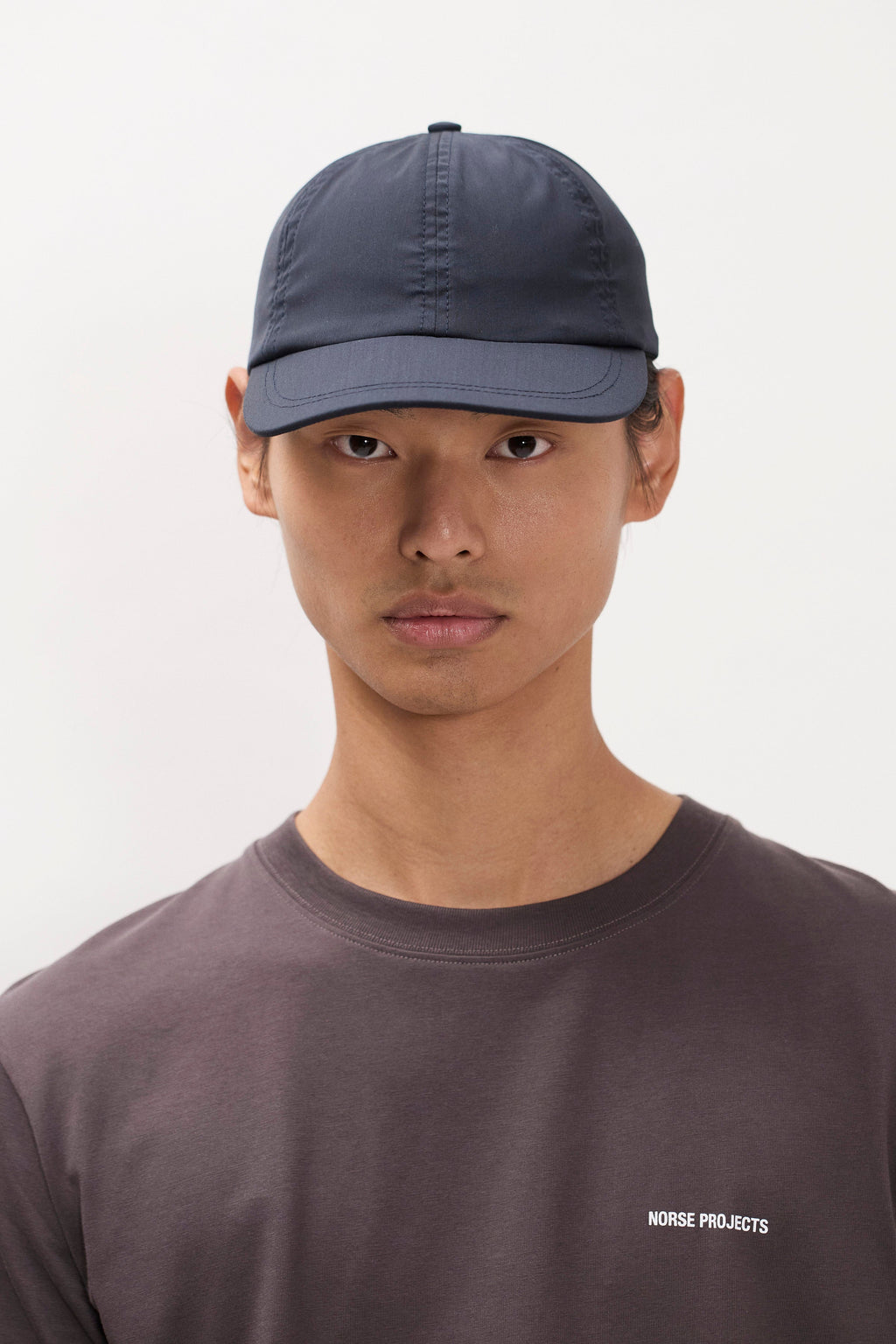 Casquette 6 panneaux 37,5 Laine – Une casquette sportive à six panneaux coupée dans une laine 37,5 légère à la coupe peu profonde [7004]