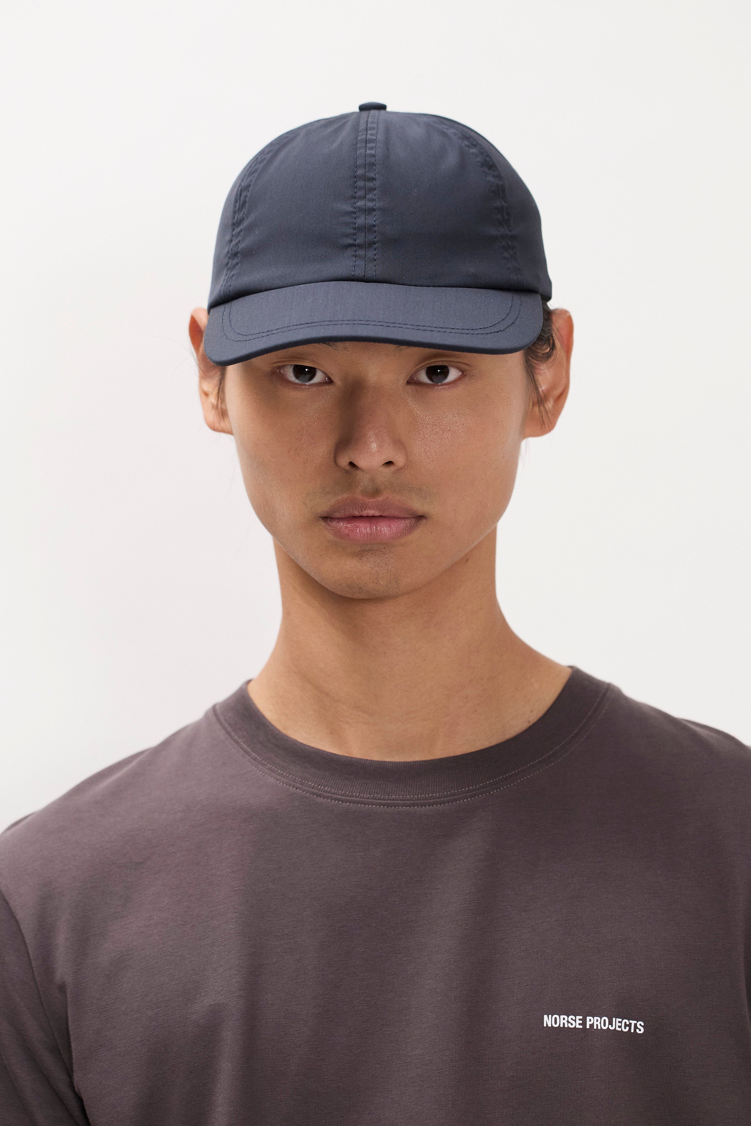Casquette 6 panneaux 37,5 Laine – Une casquette sportive à six panneaux coupée dans une laine 37,5 légère à la coupe peu profonde [7004]