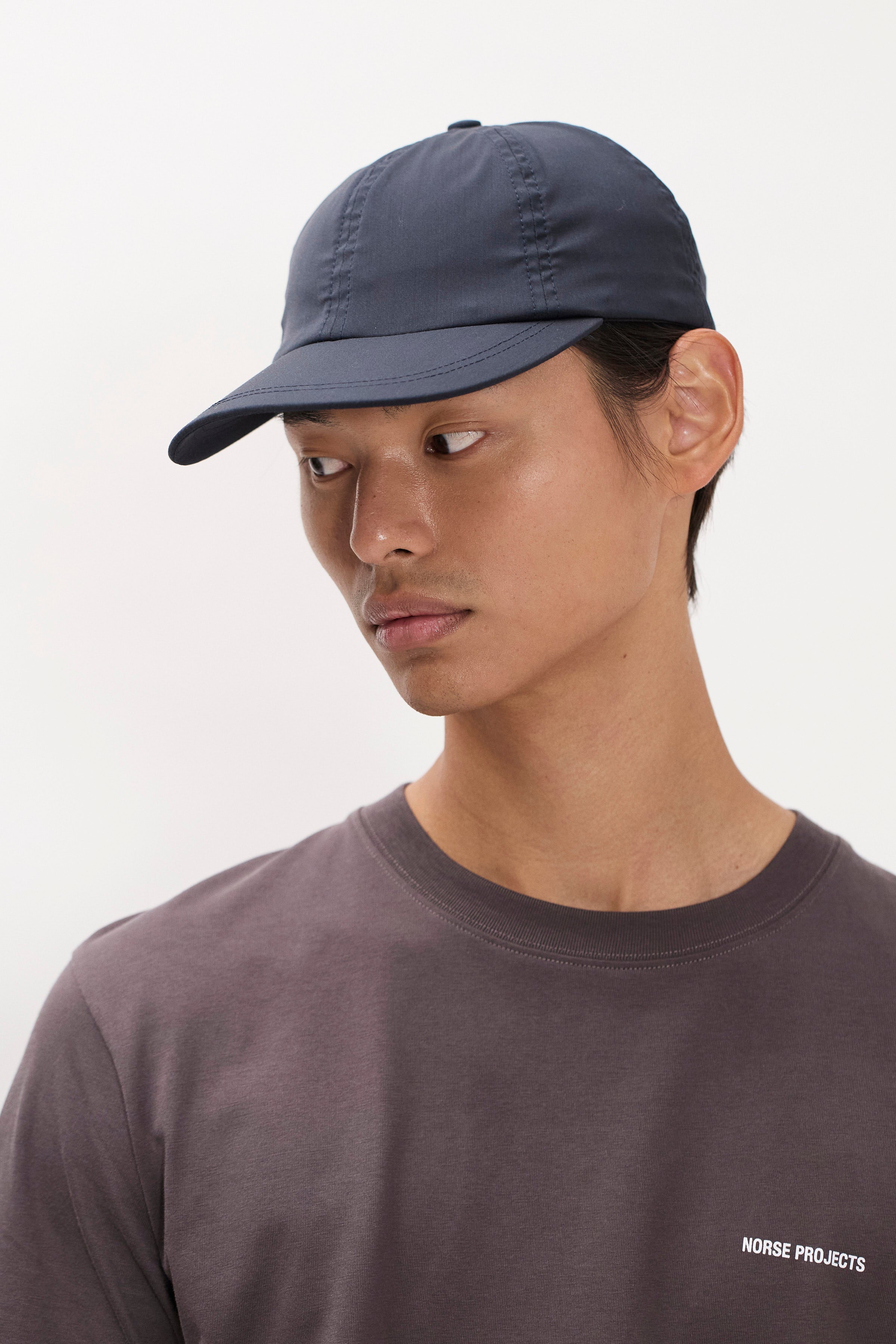 Casquette 6 panneaux 37,5 Laine – Une casquette sportive à six panneaux coupée dans une laine 37,5 légère à la coupe peu profonde [7004]
