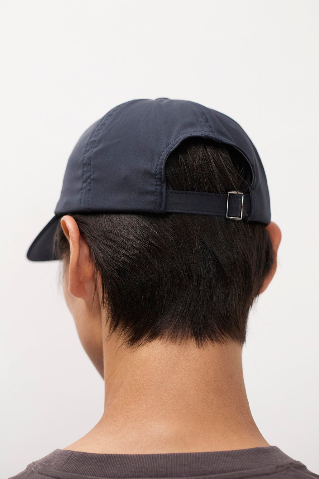 Casquette 6 panneaux 37,5 Laine – Une casquette sportive à six panneaux coupée dans une laine 37,5 légère à la coupe peu profonde [7004]